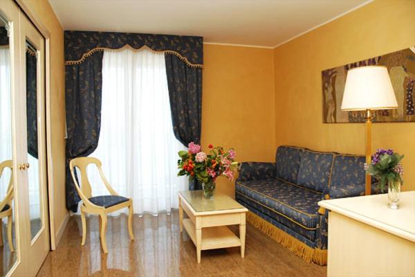 Suite with Balcony - Photo 6