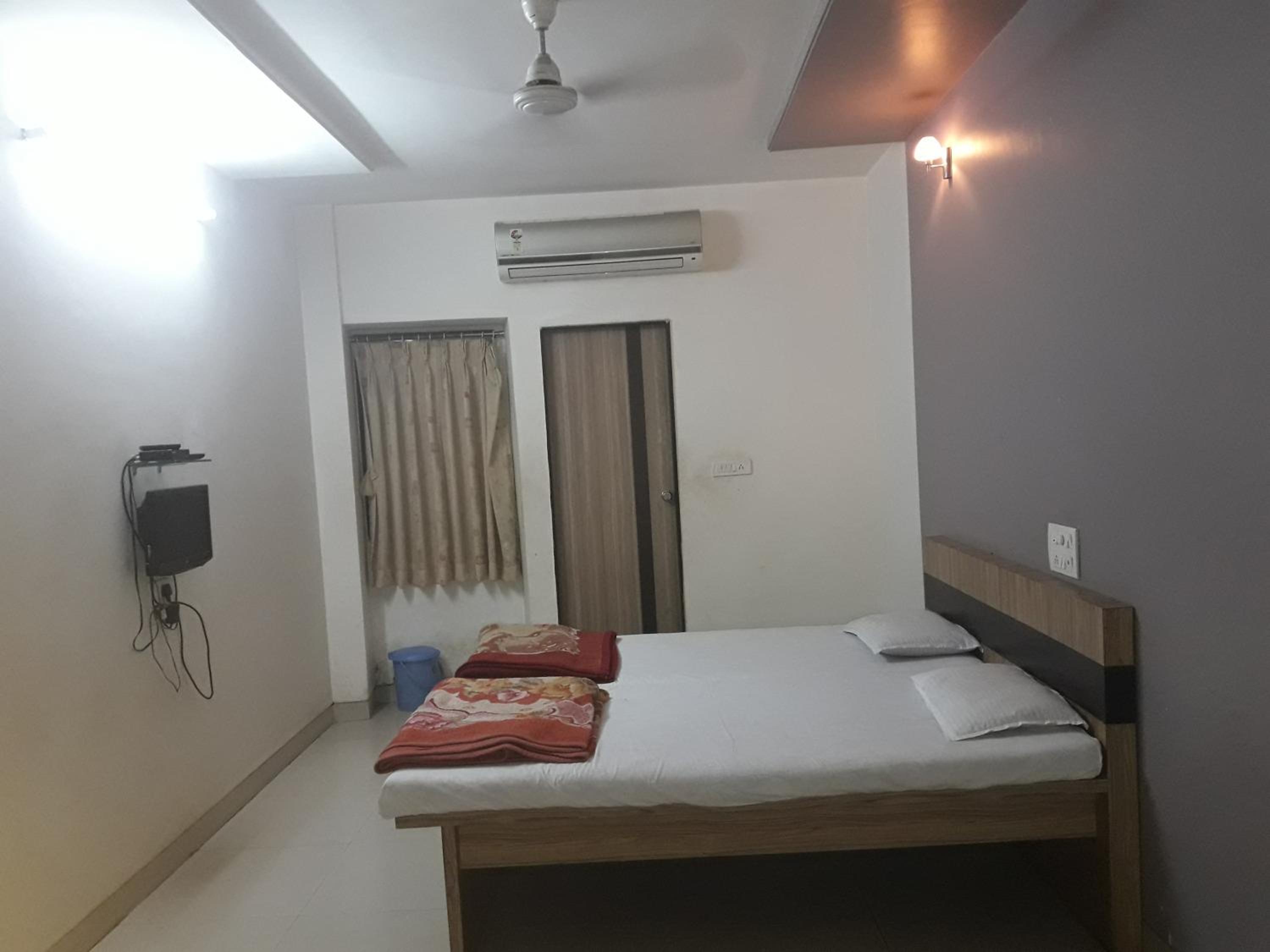 Budget Double Room (AC) photo 2