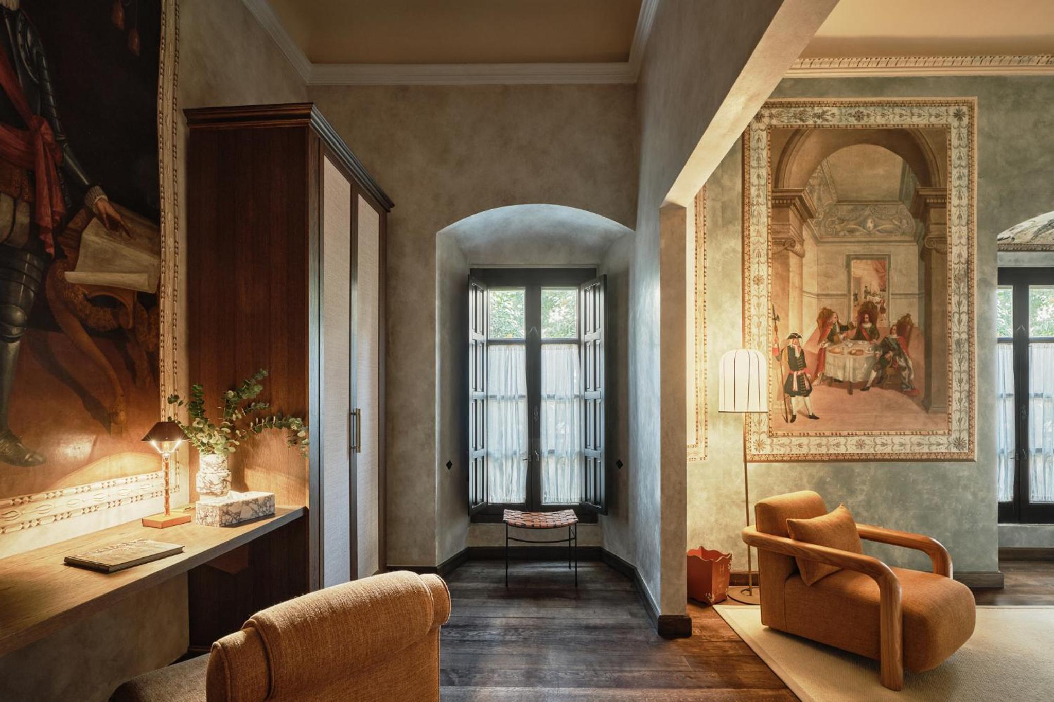 Deluxe King Suite photo 2