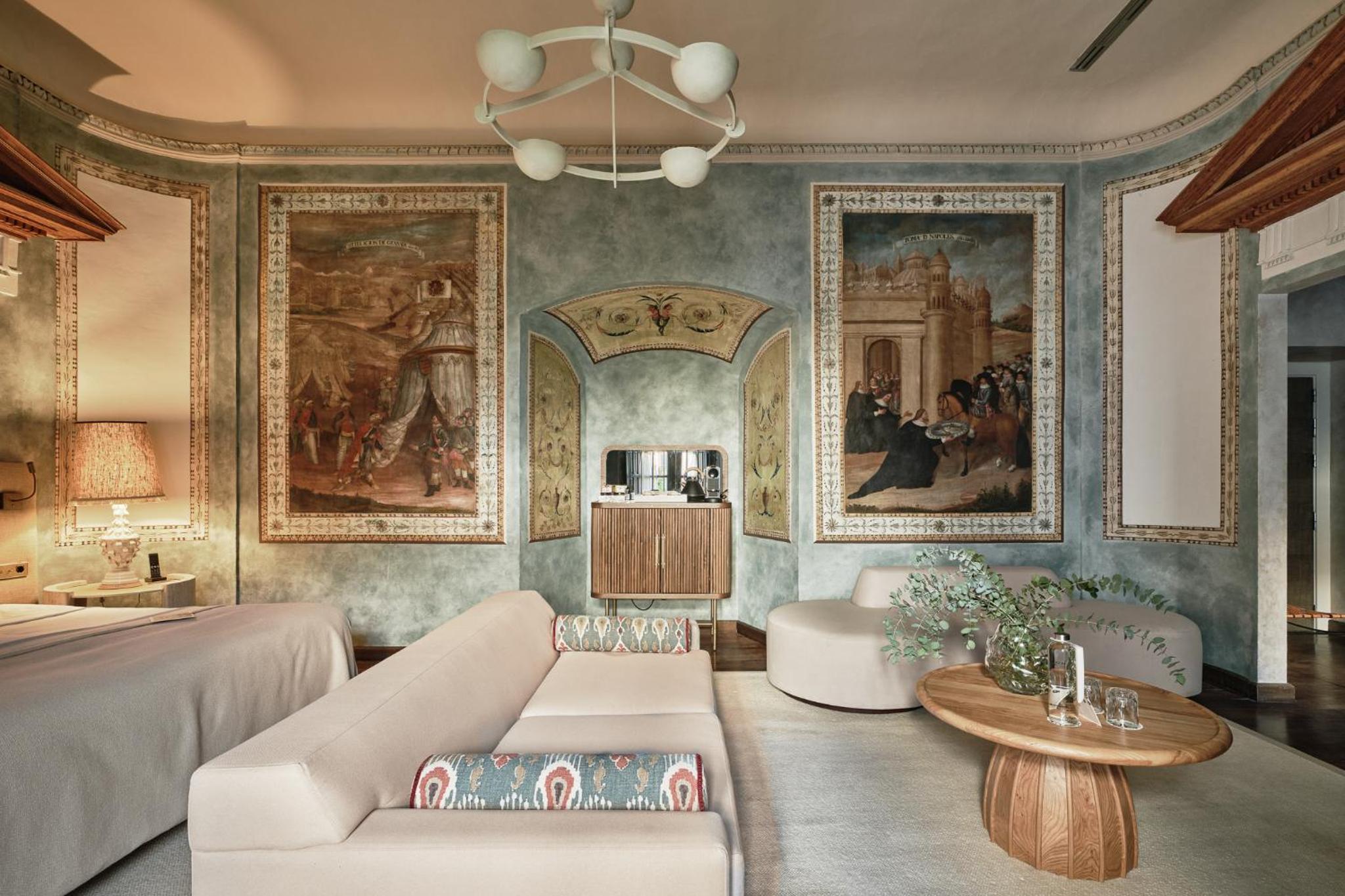 Deluxe King Suite photo 3