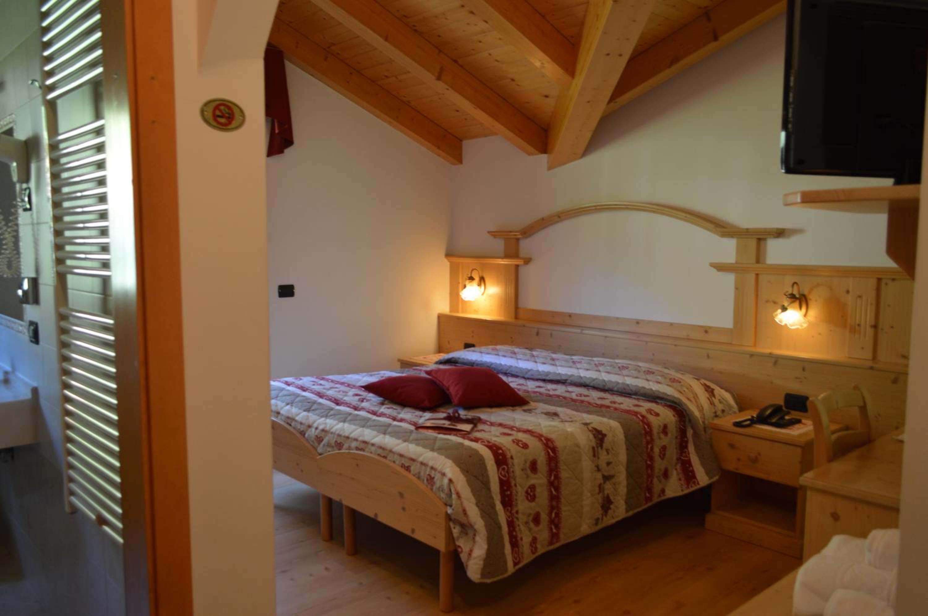 Family Room with Balcony (2 Adults + 2 Children) photo 2