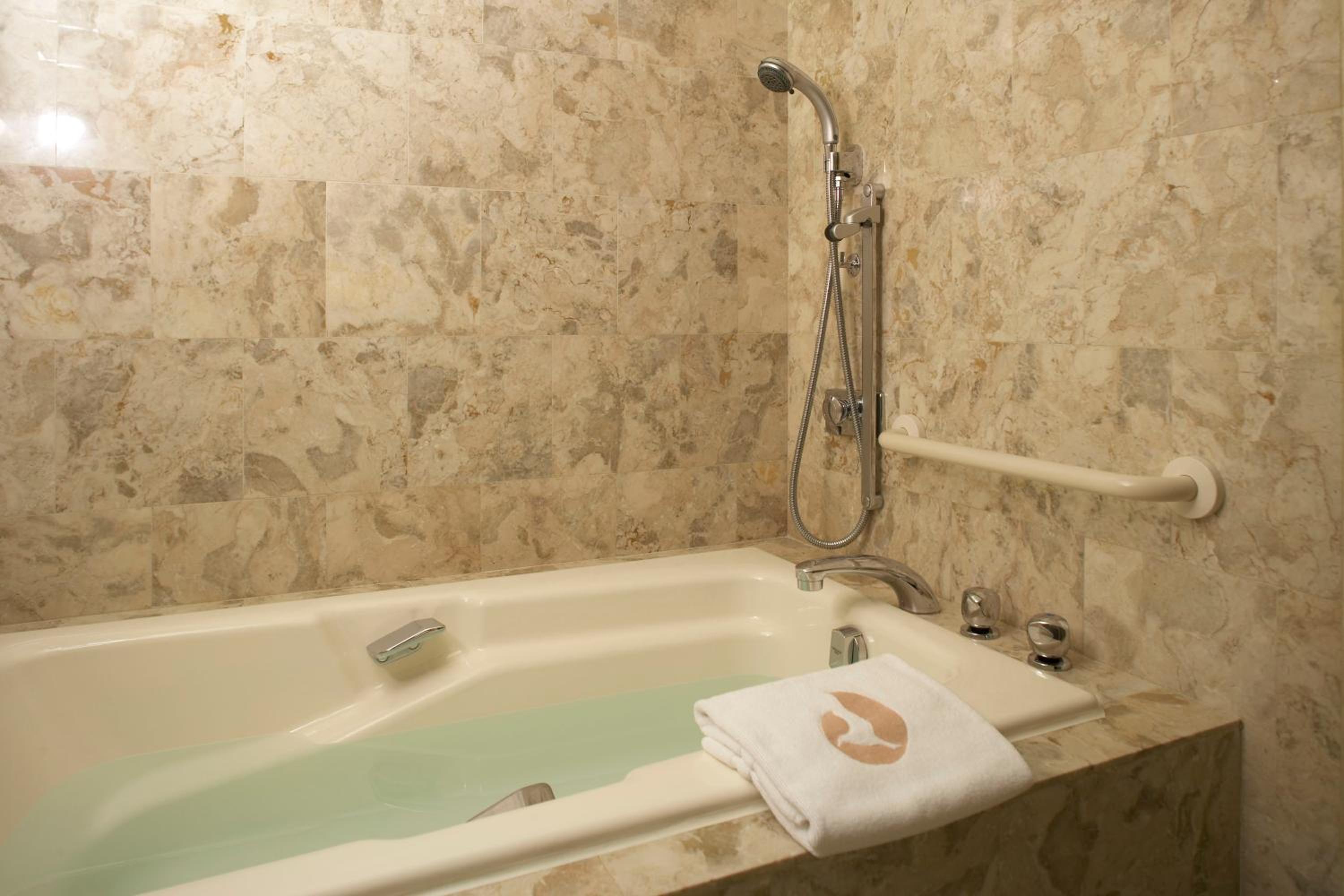 Deluxe Room - Non-Smoking - Photo 2