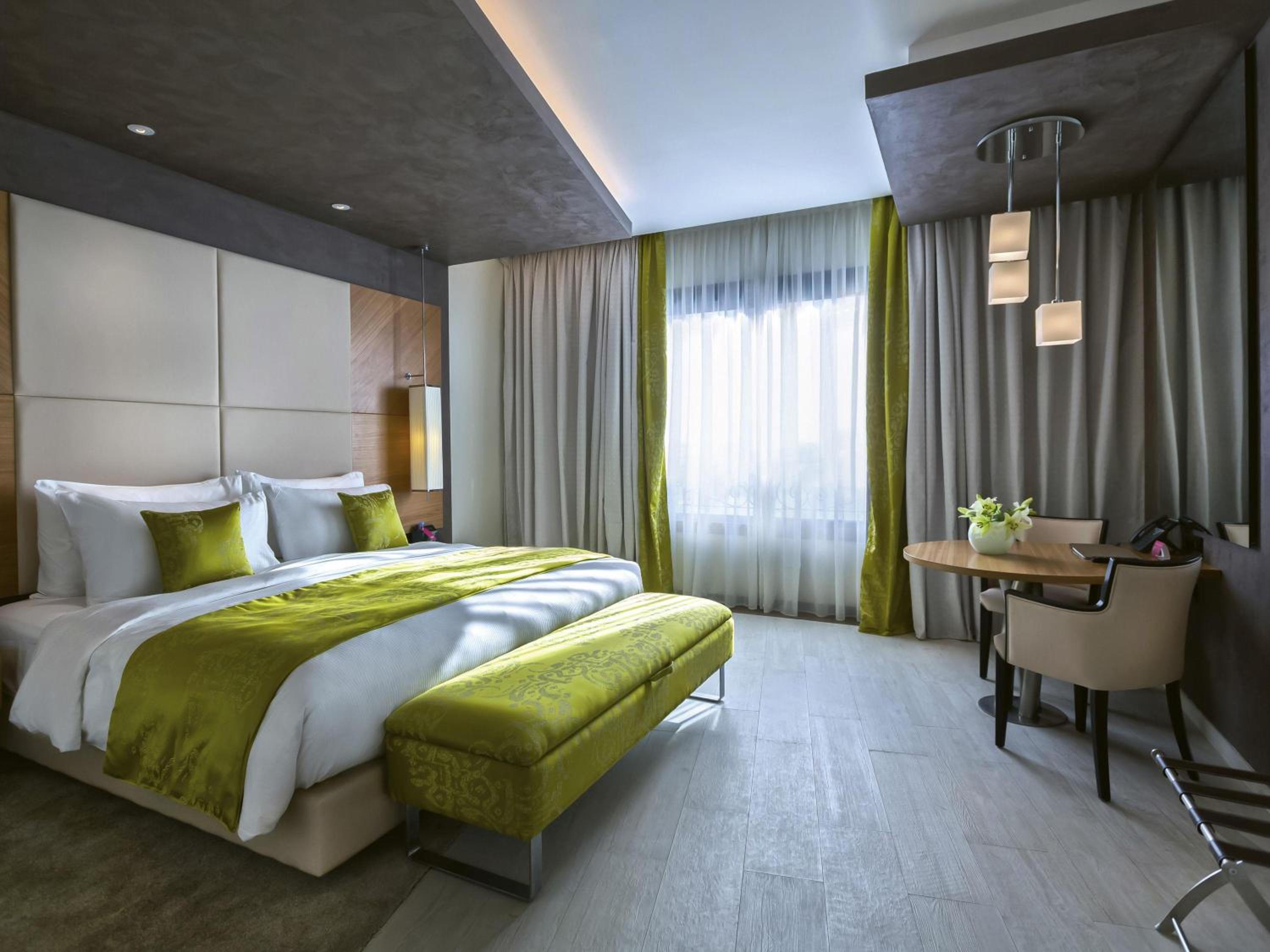 Superior King Room with Lake View