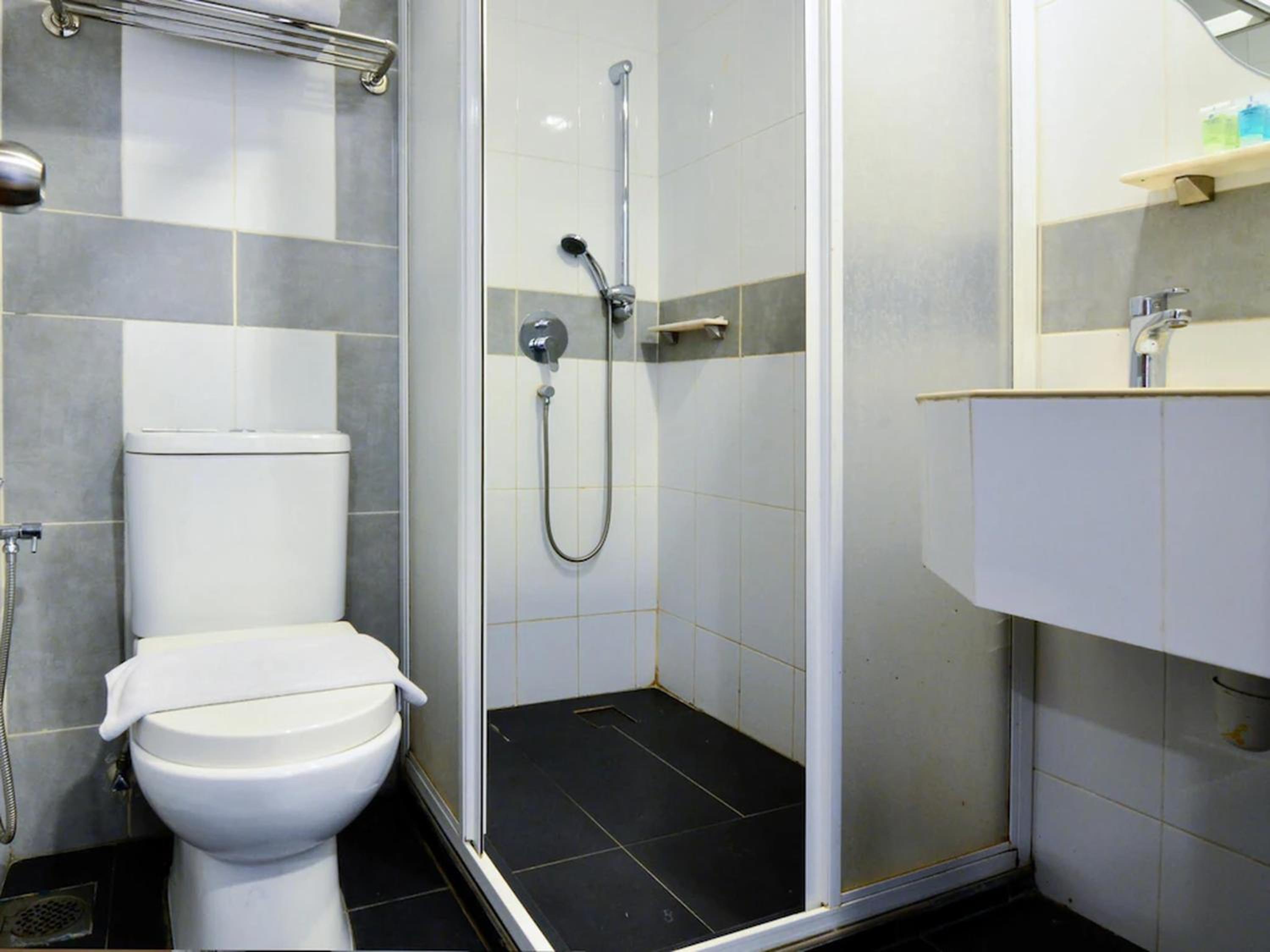 Standard Queen Room photo 1