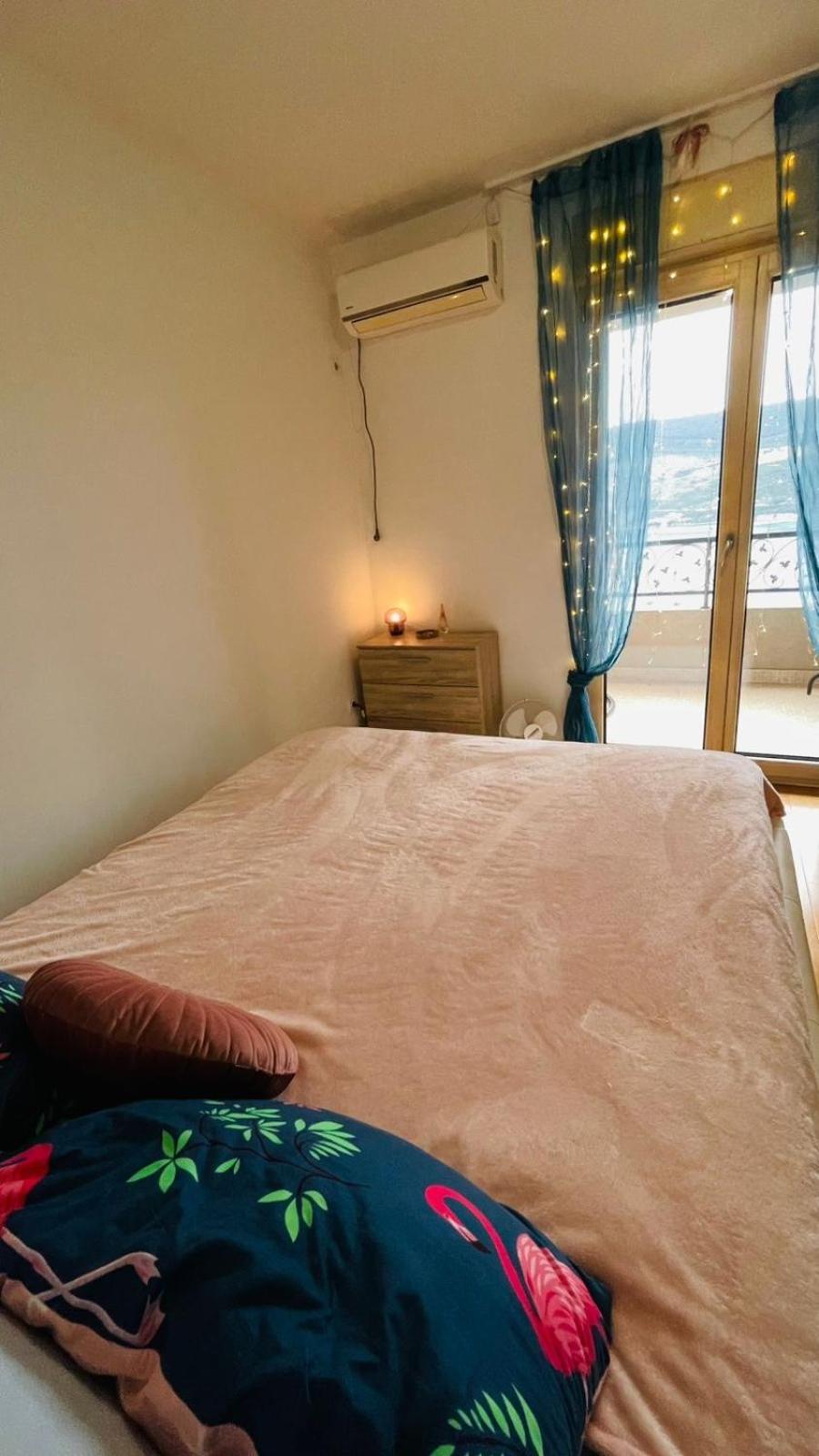 One-Bedroom Apartment with Sea View and Balcony photo 3