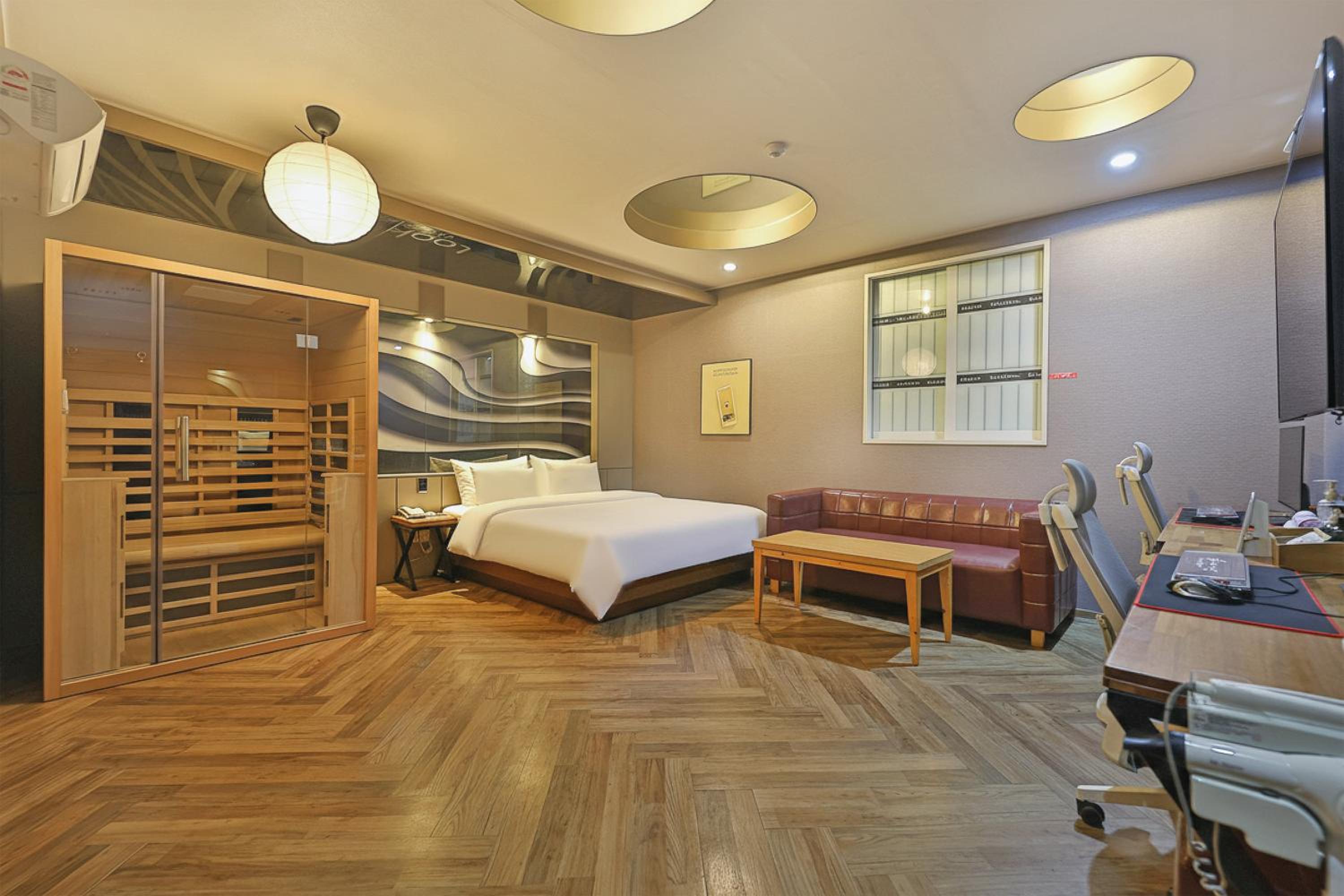 Suite with Sauna - Photo 6