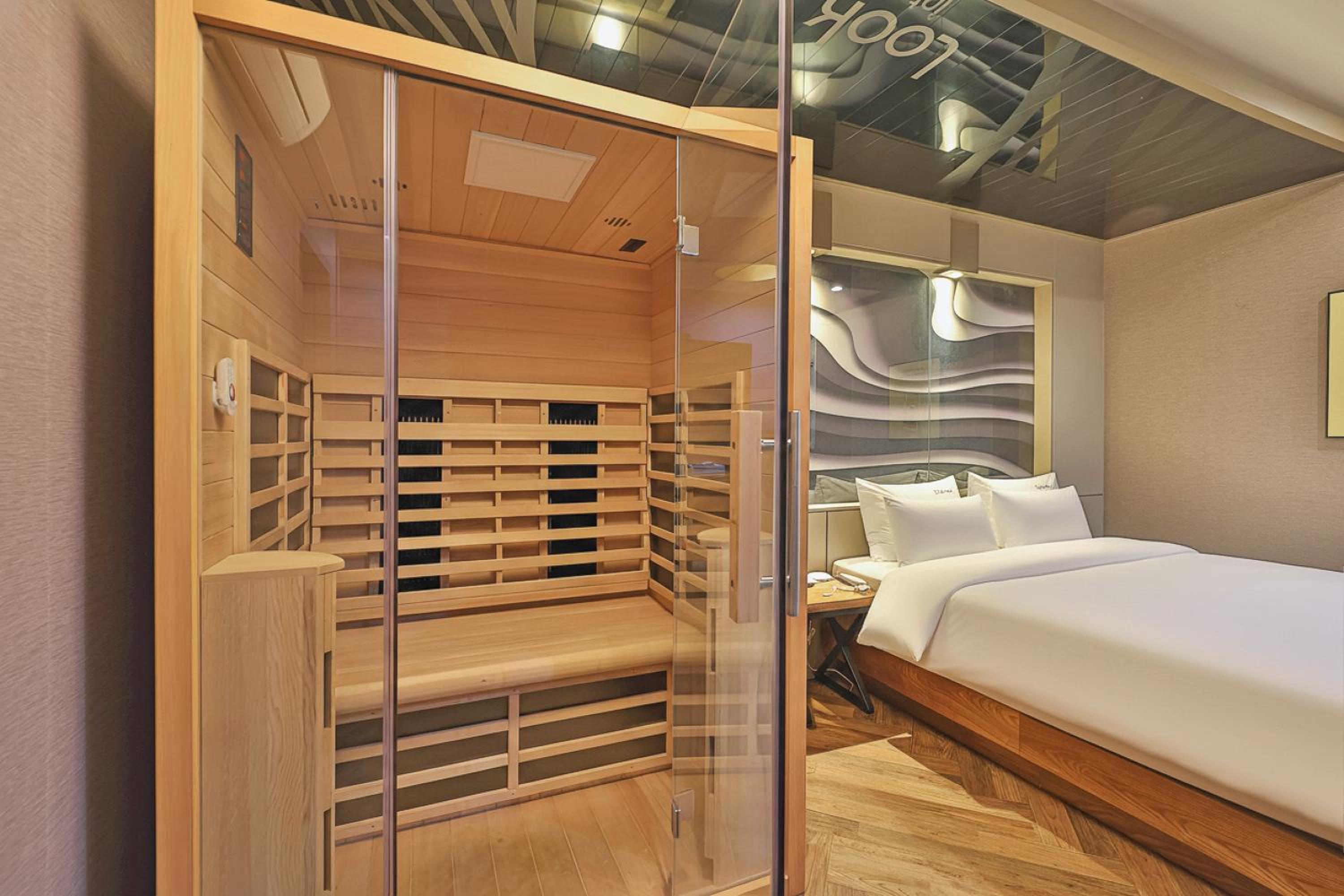 Suite with Sauna - Photo 2