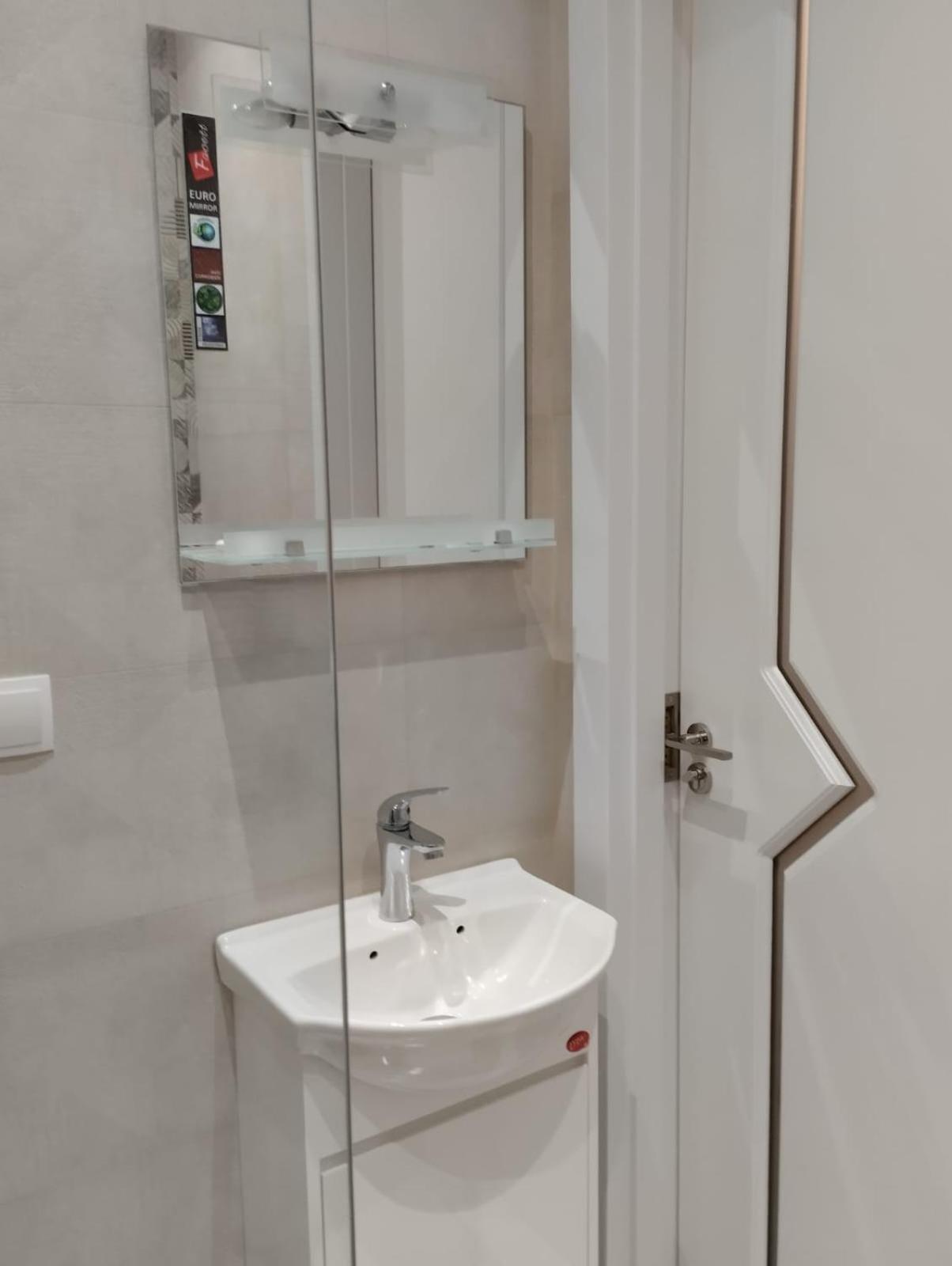 Double Room - Photo 7