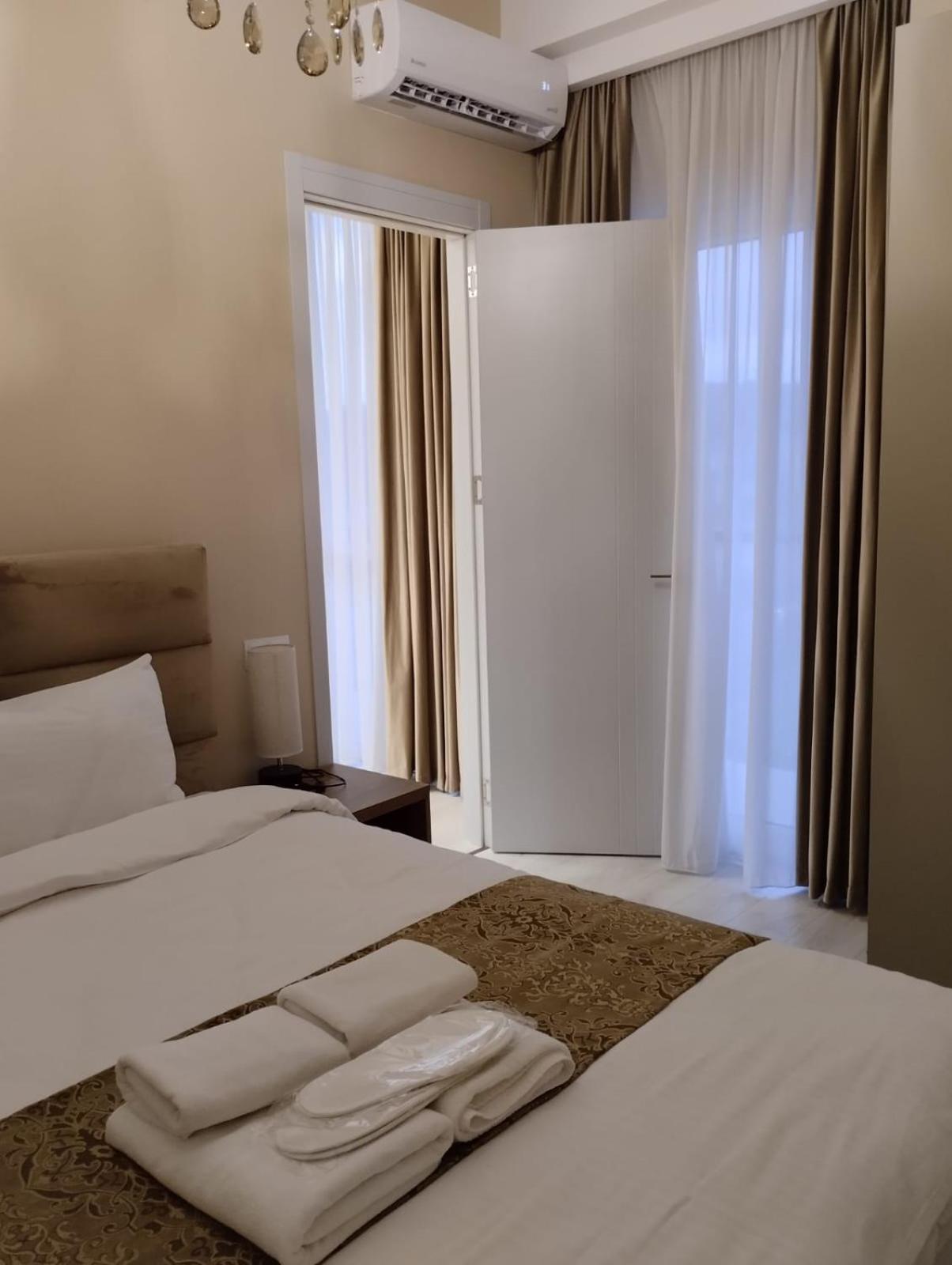 Suite - Photo 1