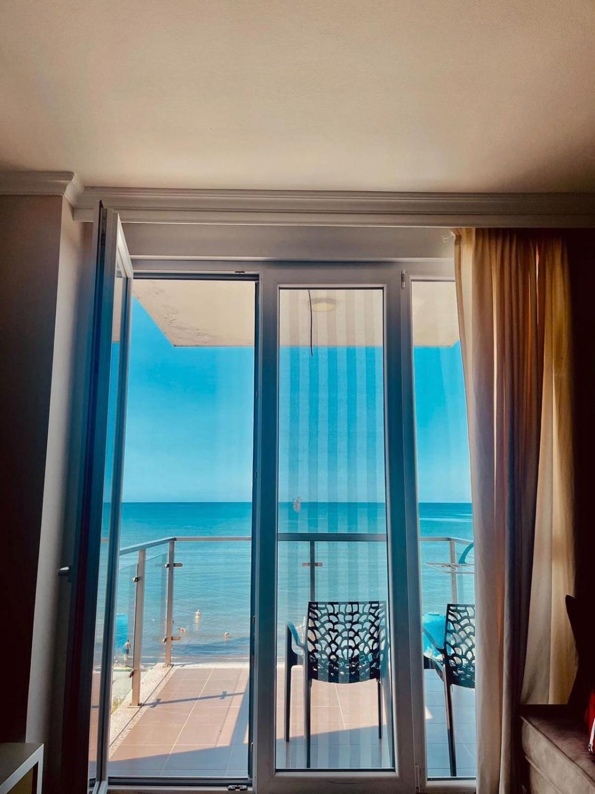 Deluxe One-Bedroom Apartment with Ocean View photo 1