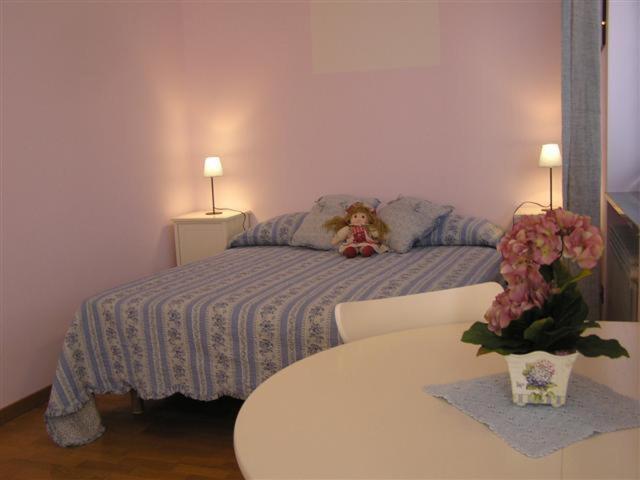 Double Room with Private External Bathroom - Photo 3