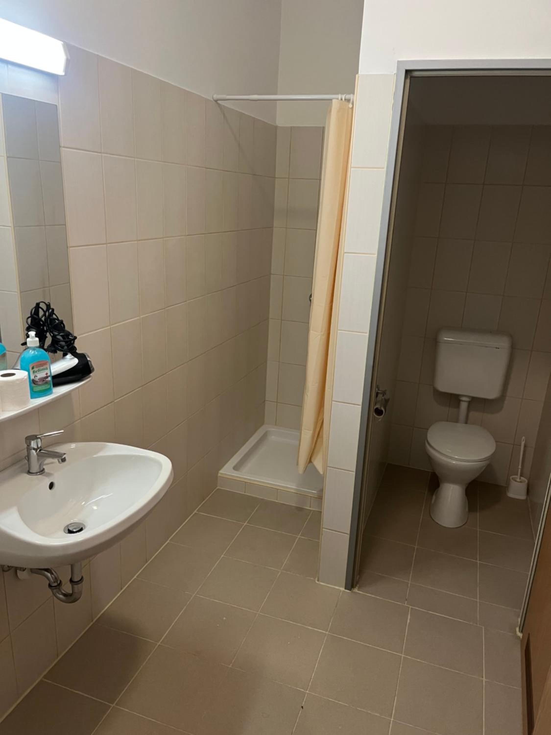 10-Bed Mixed Dormitory Room photo 2