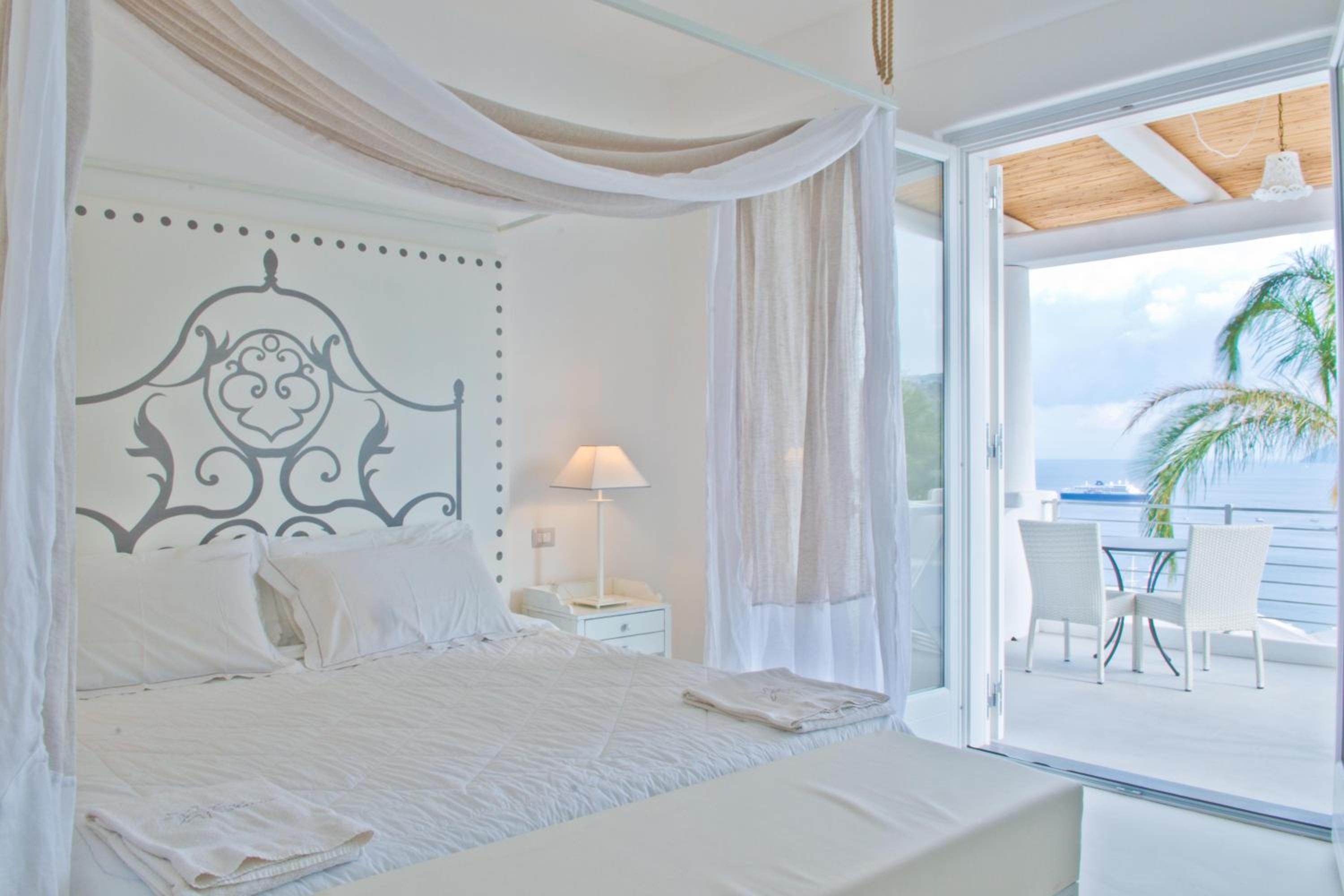 Superior Double Room with Sea View and Swimming Pool Side photo 2
