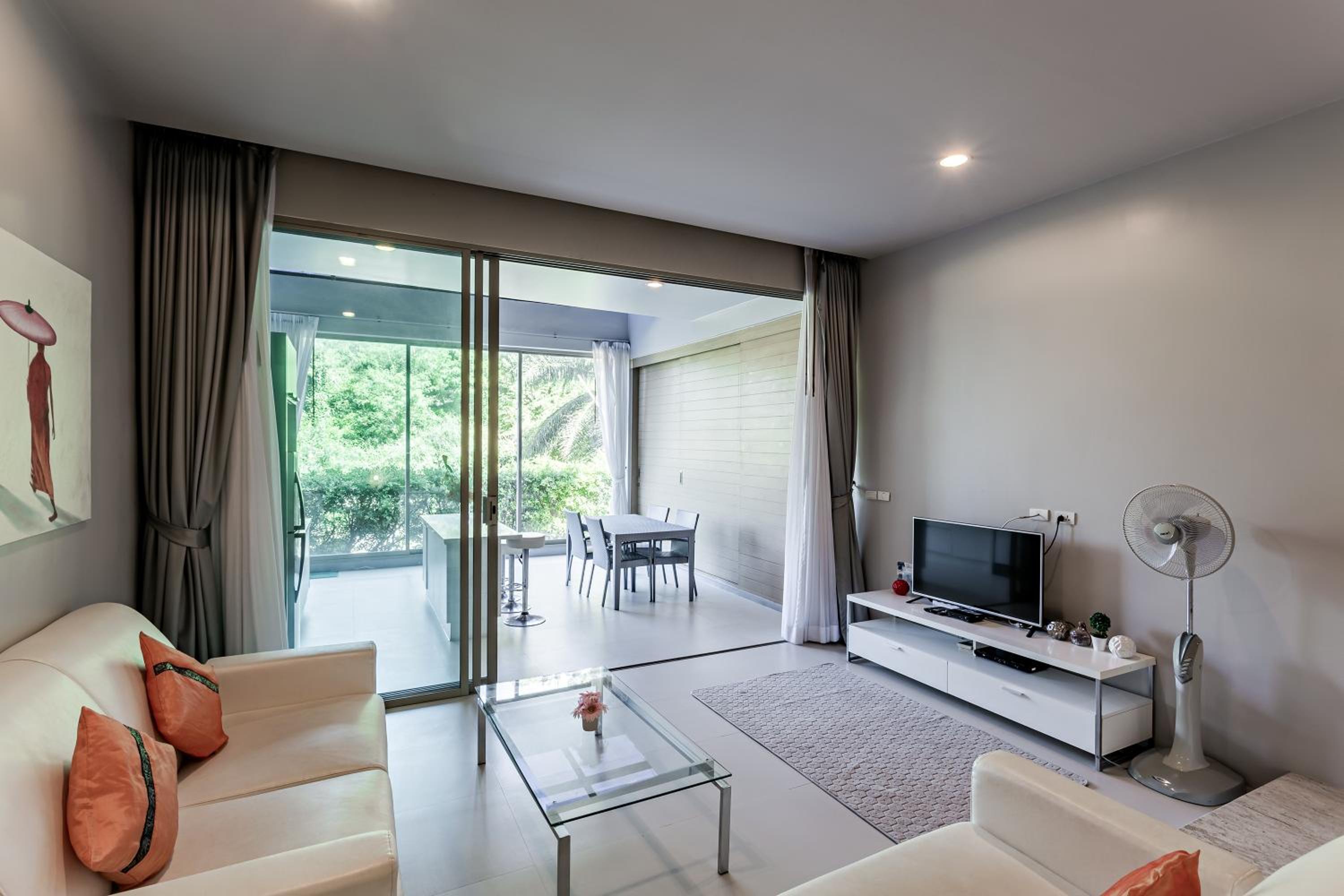 Apartment with Pool View  photo 3