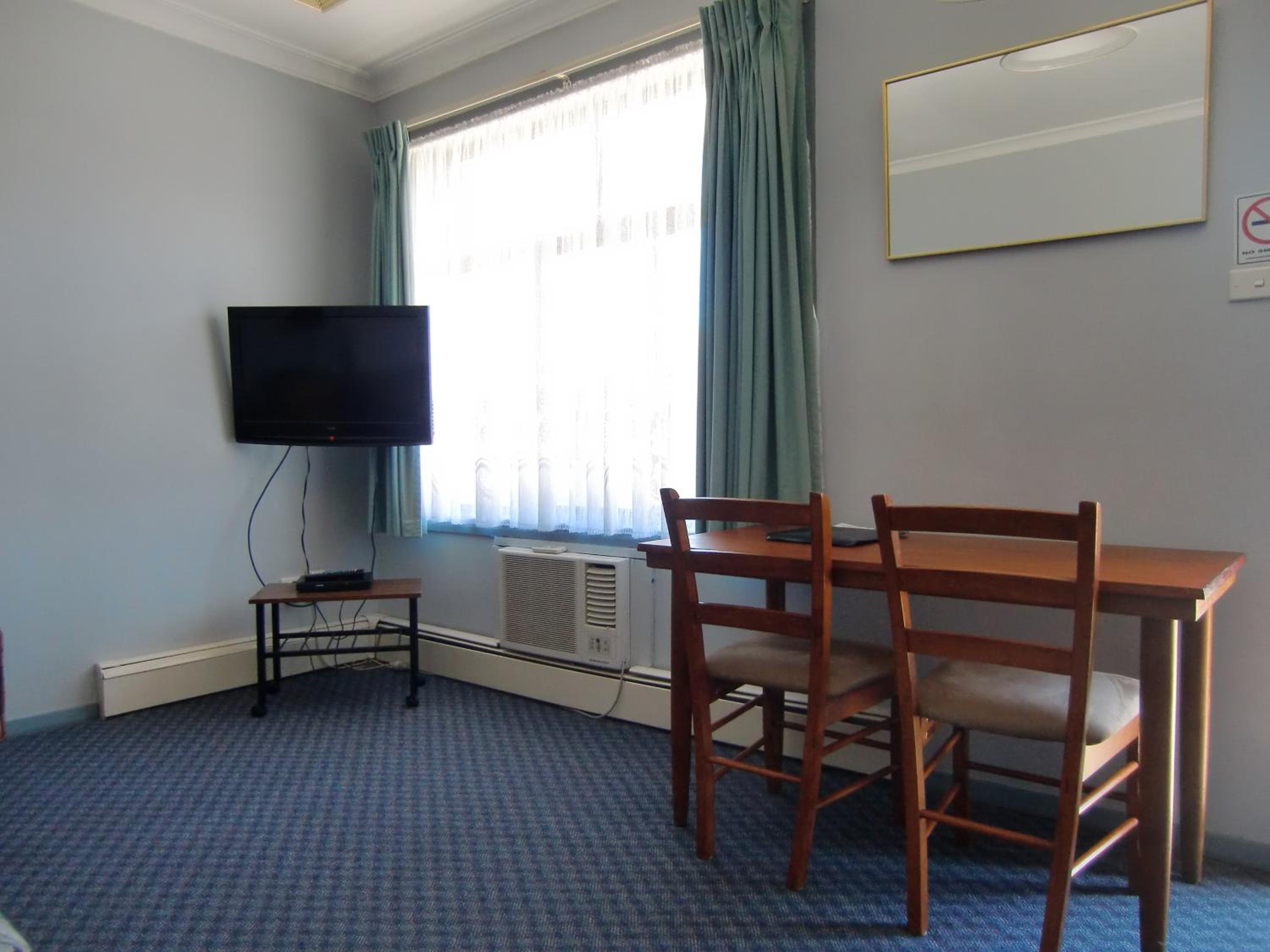 Twin Room - Photo 2