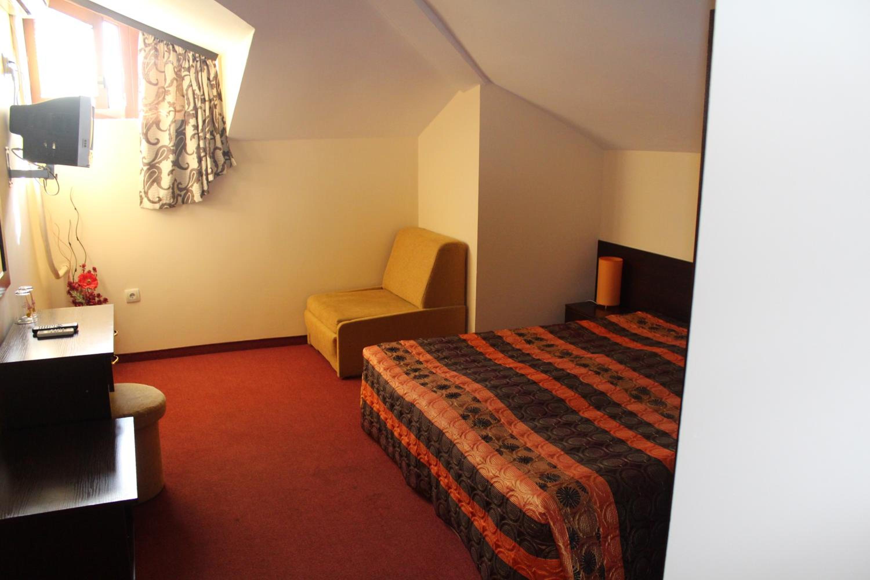 Double or Twin Room - Attic photo 3