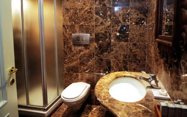 Suite - Photo 2