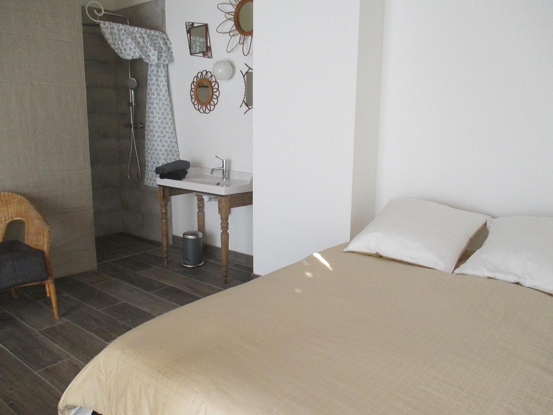 Double Room - Photo 2