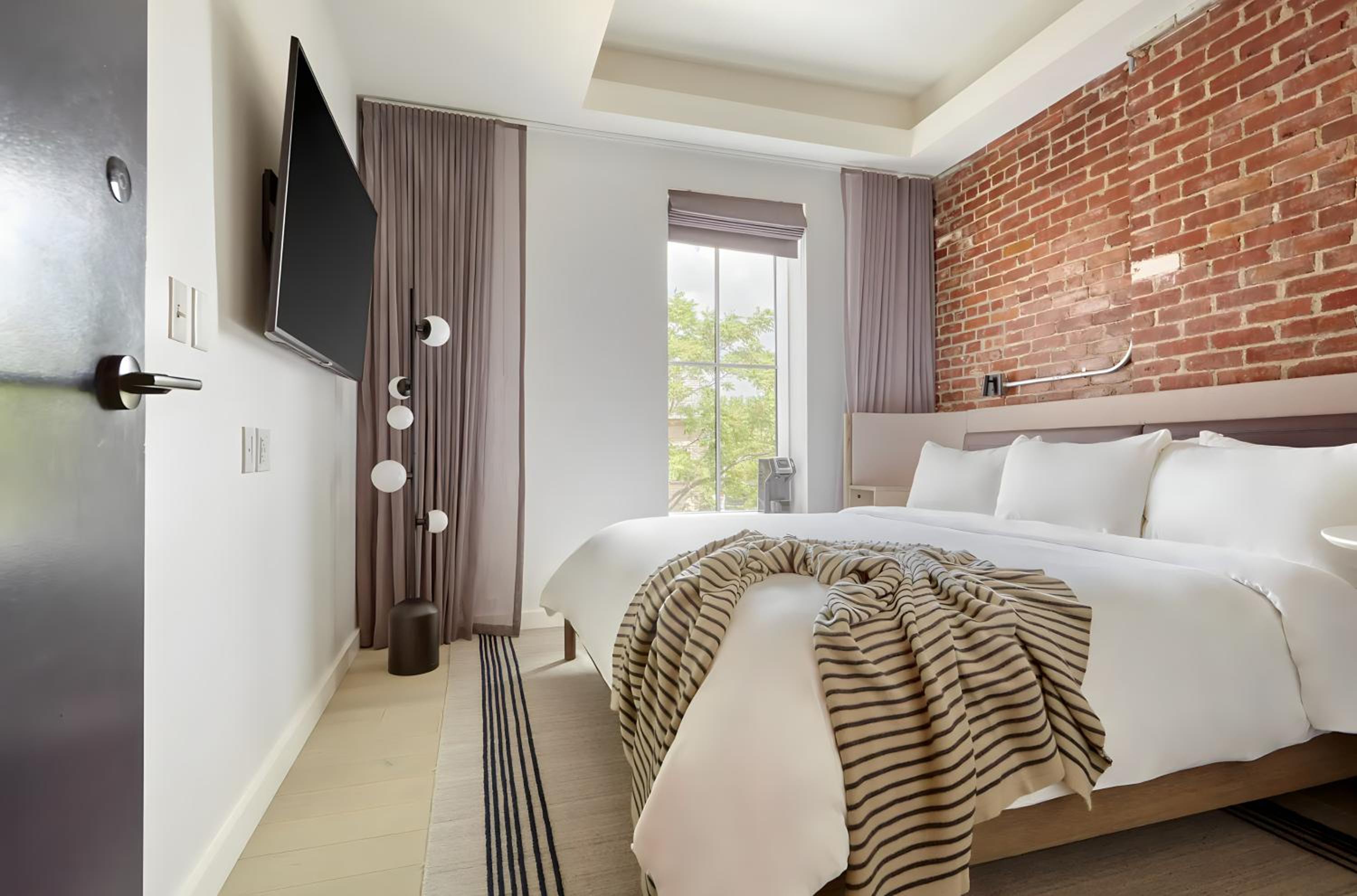 Classic King Room - Photo 3