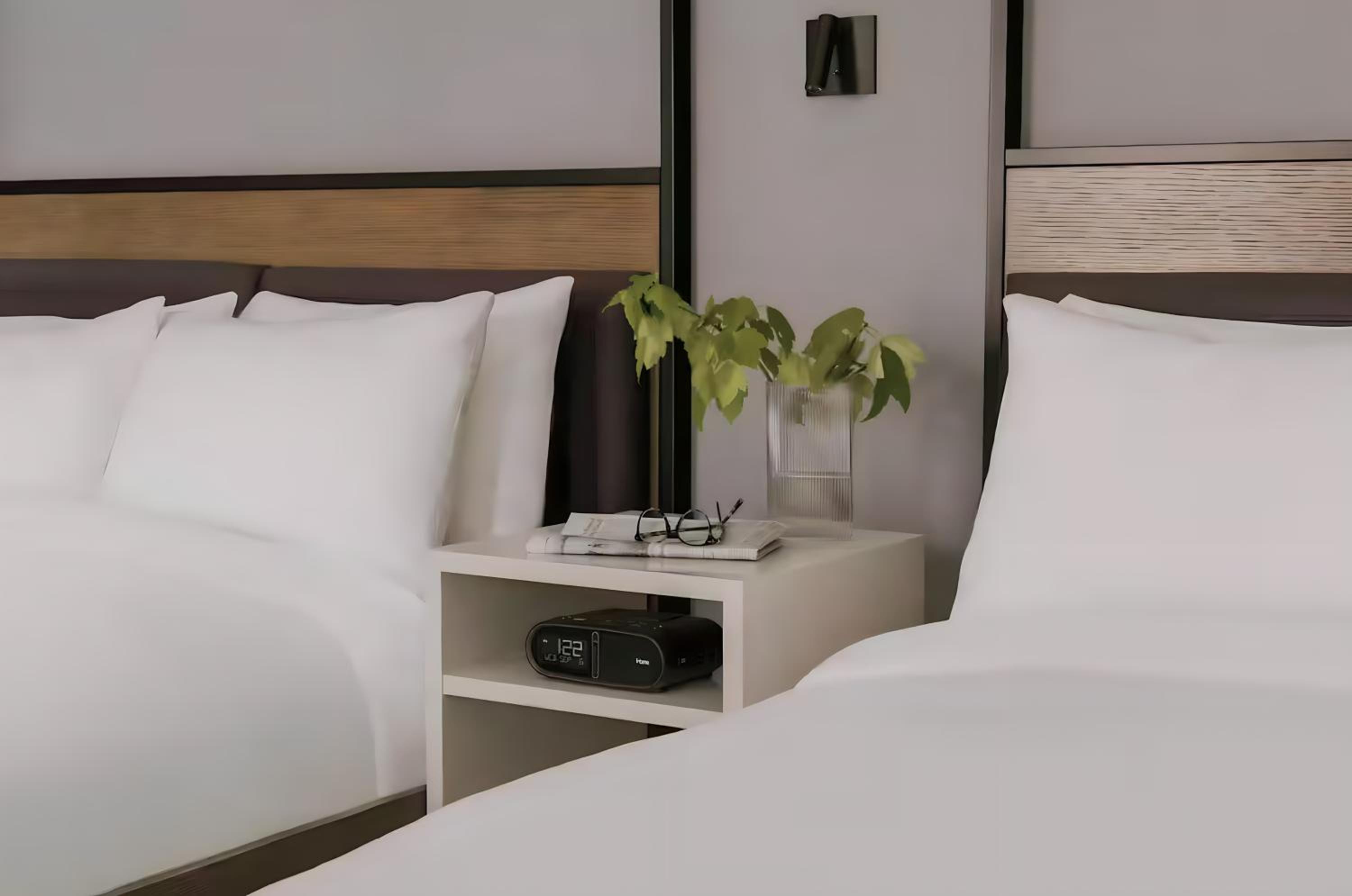 Queen Room with Two Queen Beds - Disability Access - Photo 10