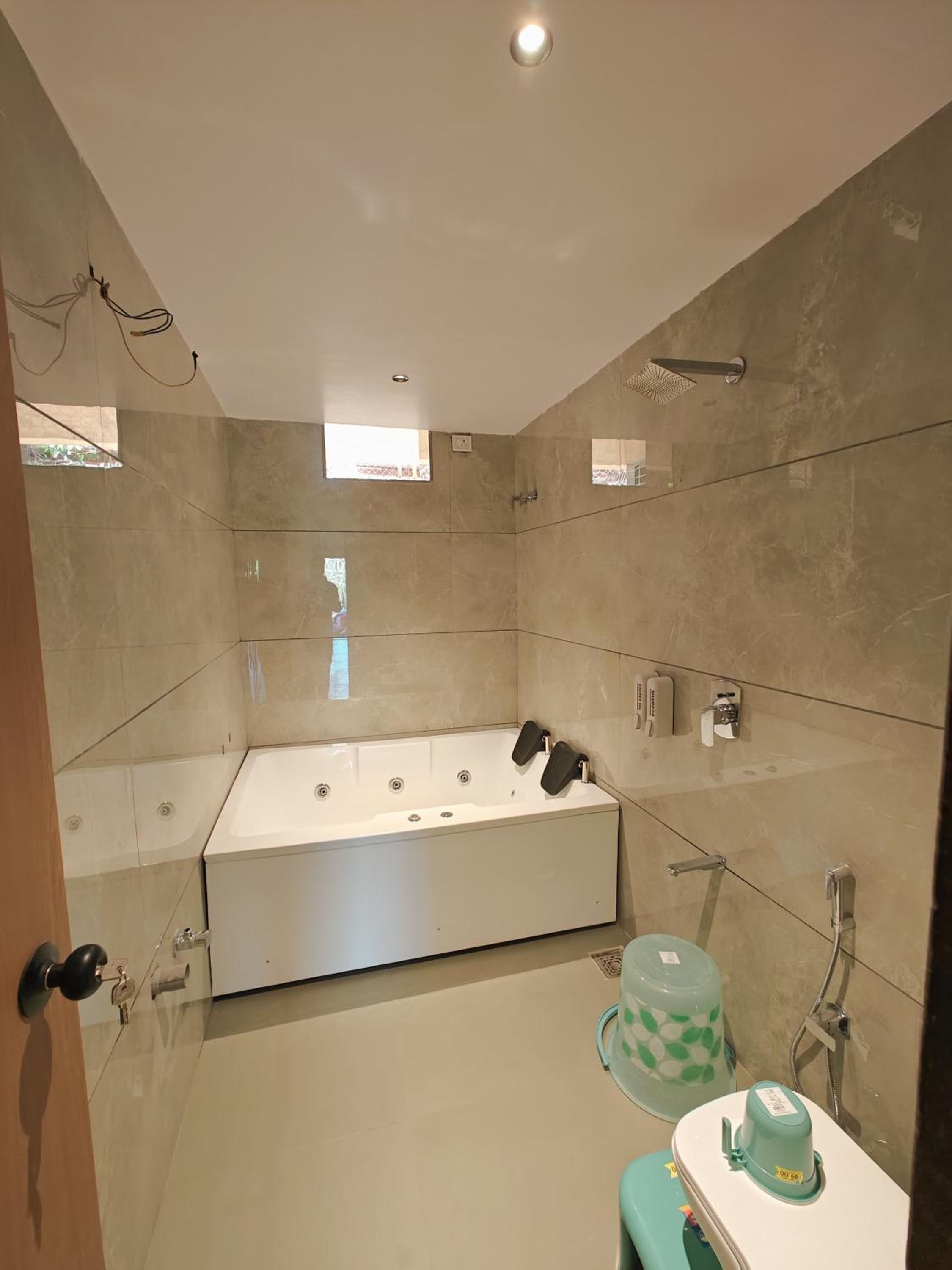 Suite with Hot Tub photo 2