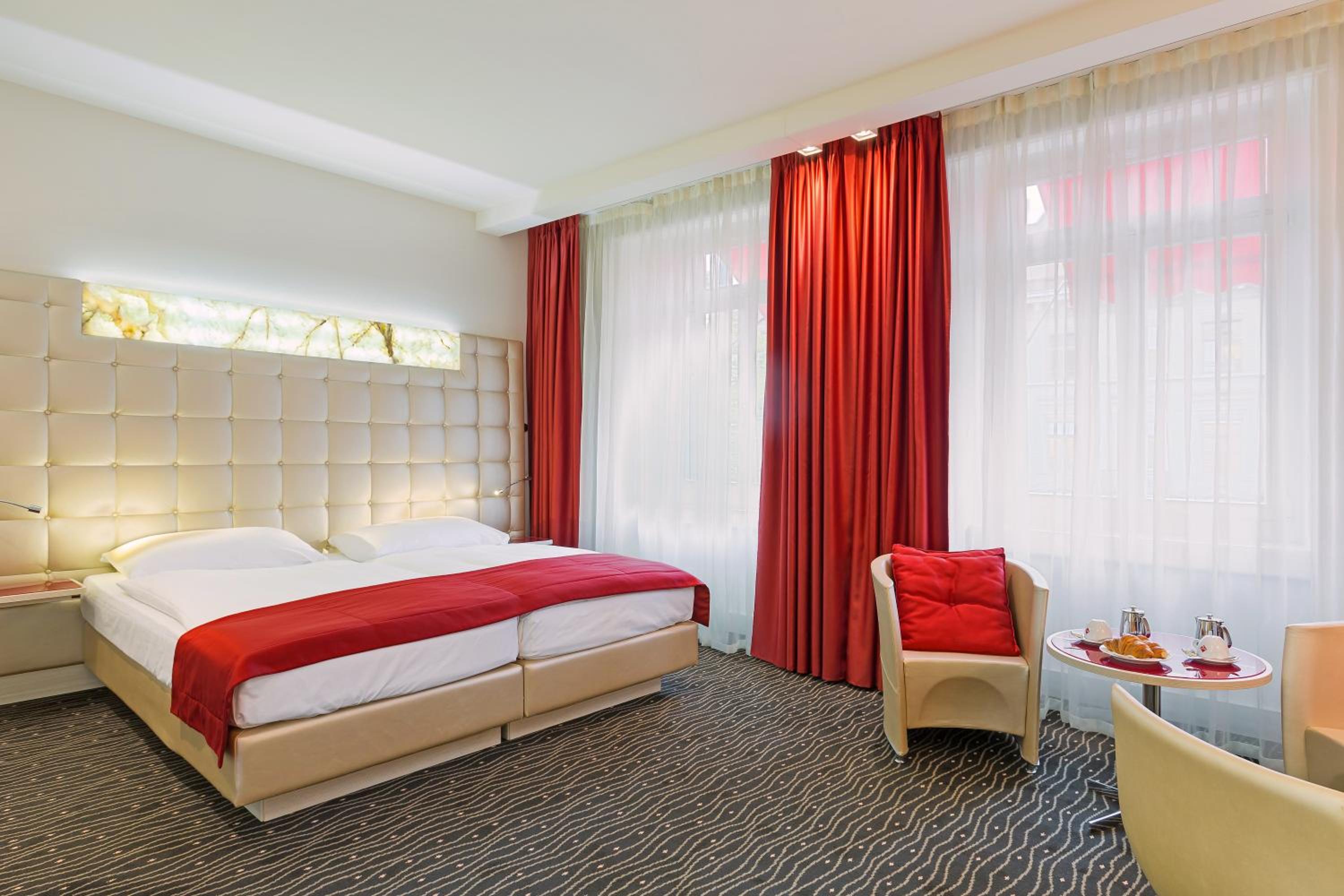 Double Room with Top View - Photo 2