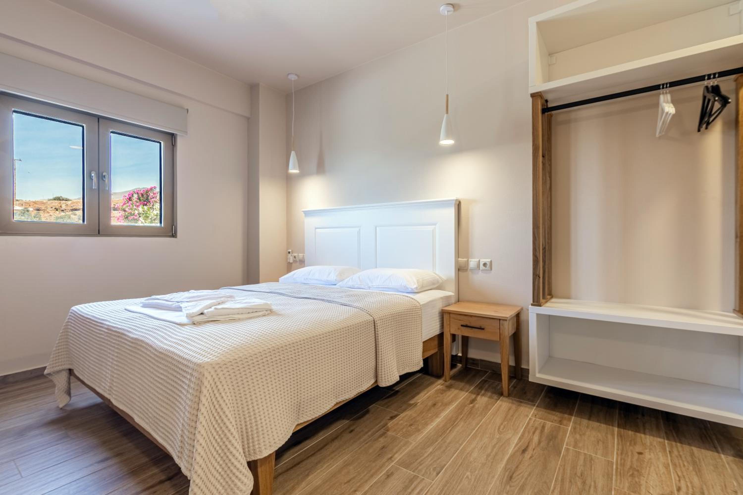 Deluxe Double Room with Side Sea View
