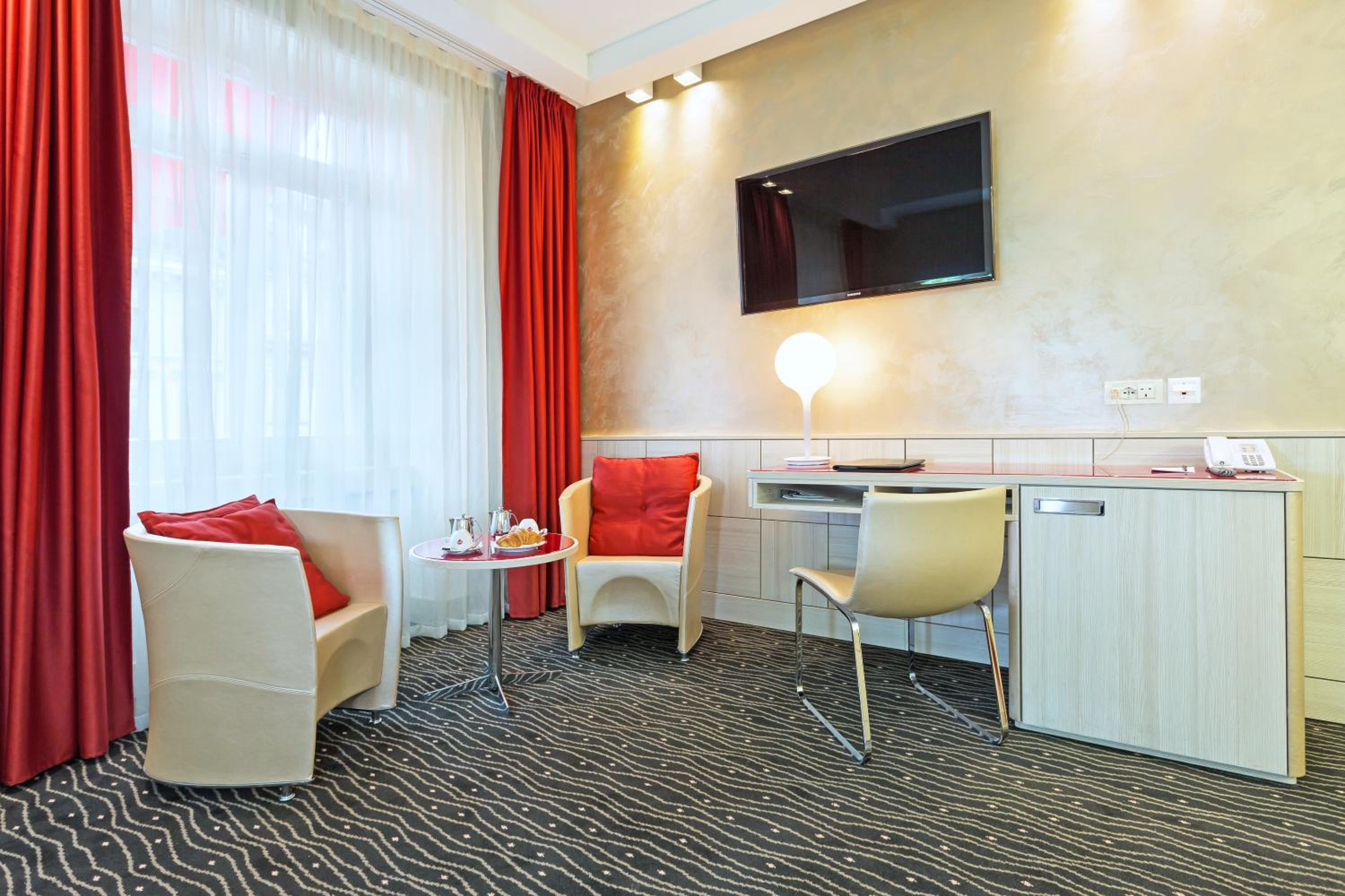 Double Room with Top View - Photo 6