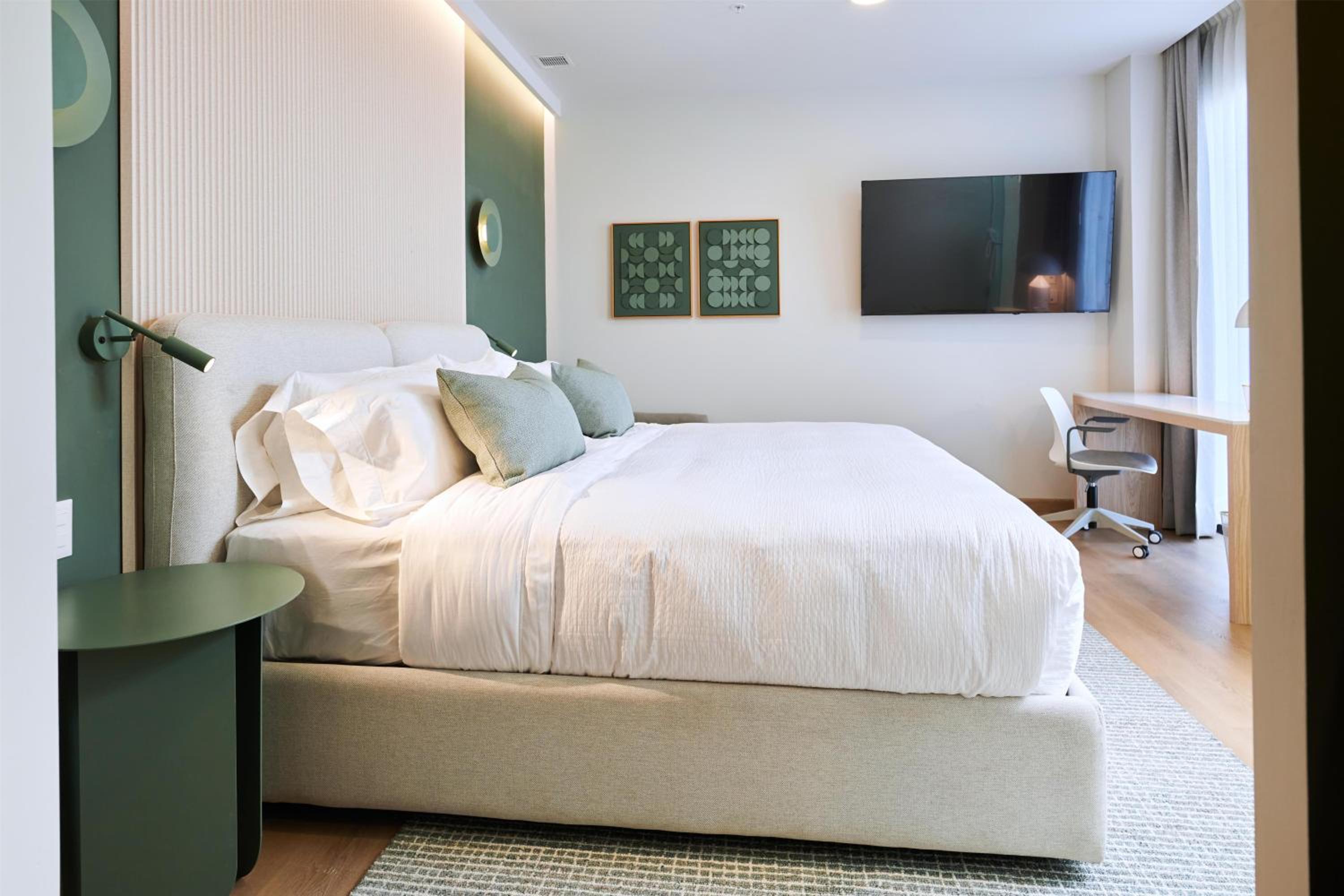 Executive King Room with Sofa Bed - Non-Smoking