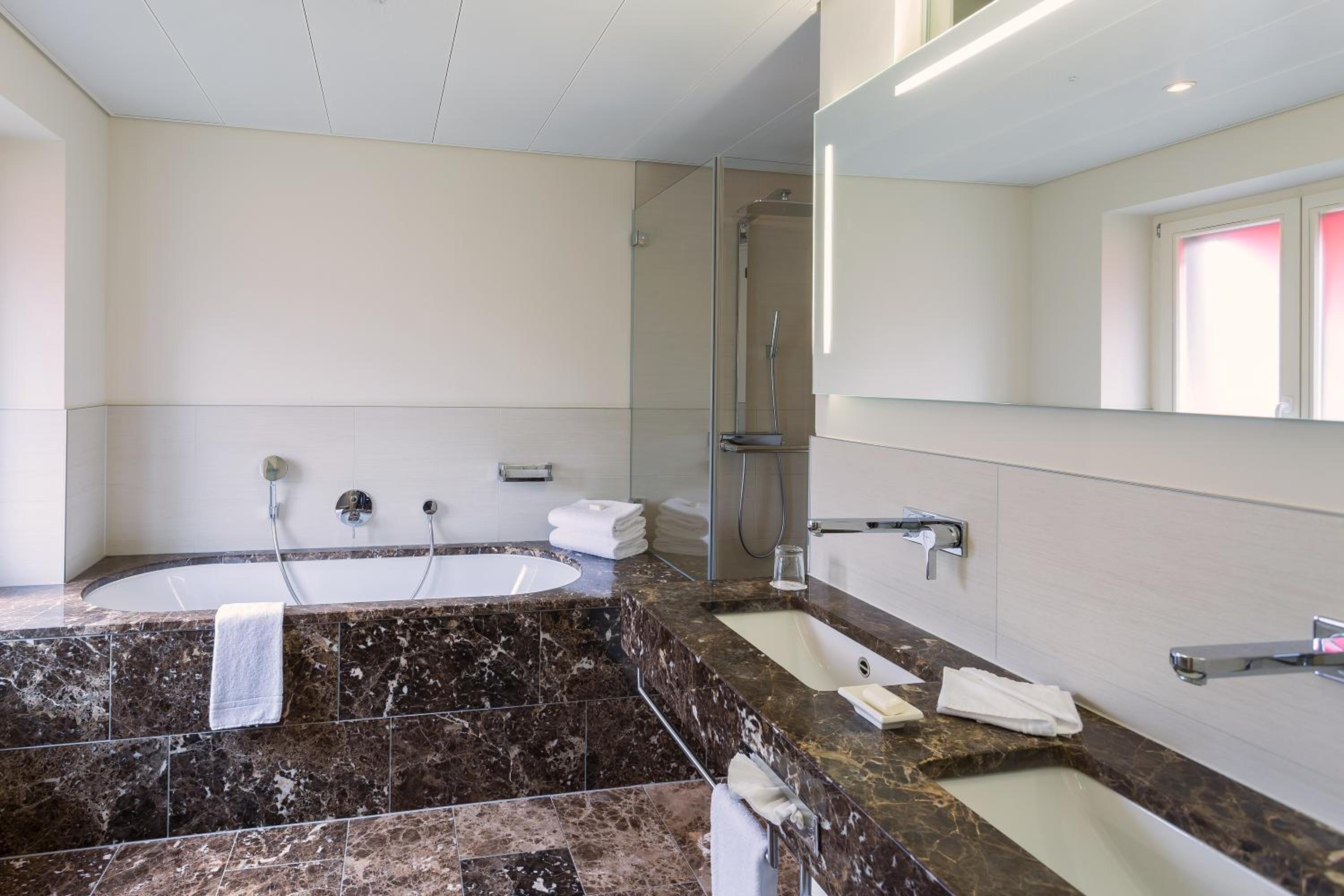 Senior Suite - Photo 5