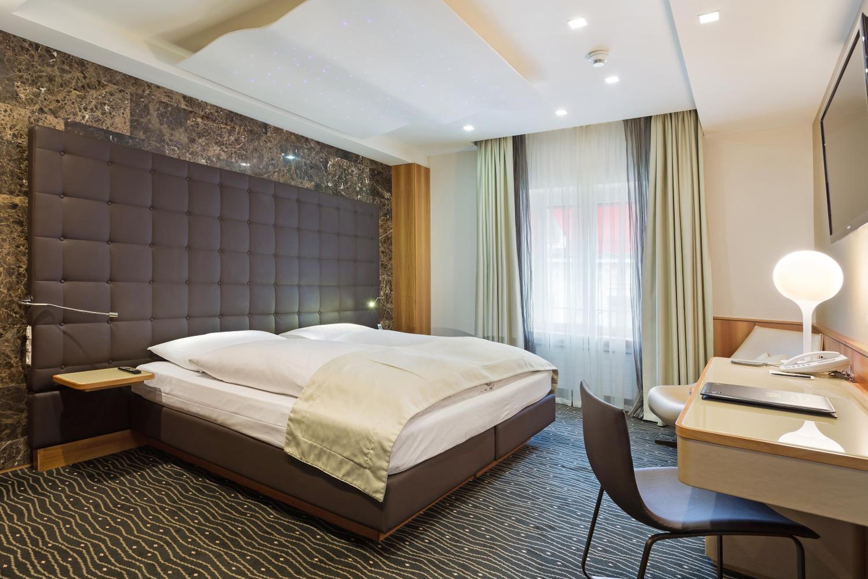 Senior Suite - Photo 4