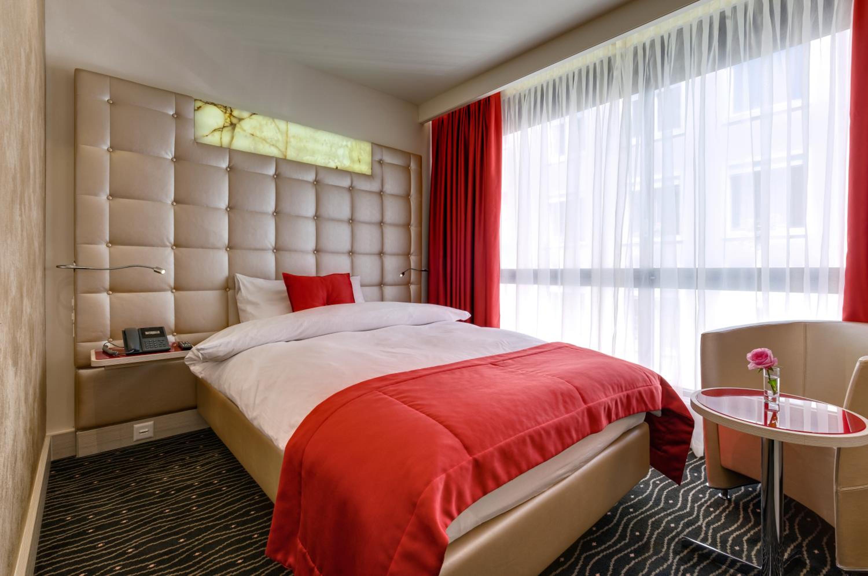 Double Room with Top View - Photo 1