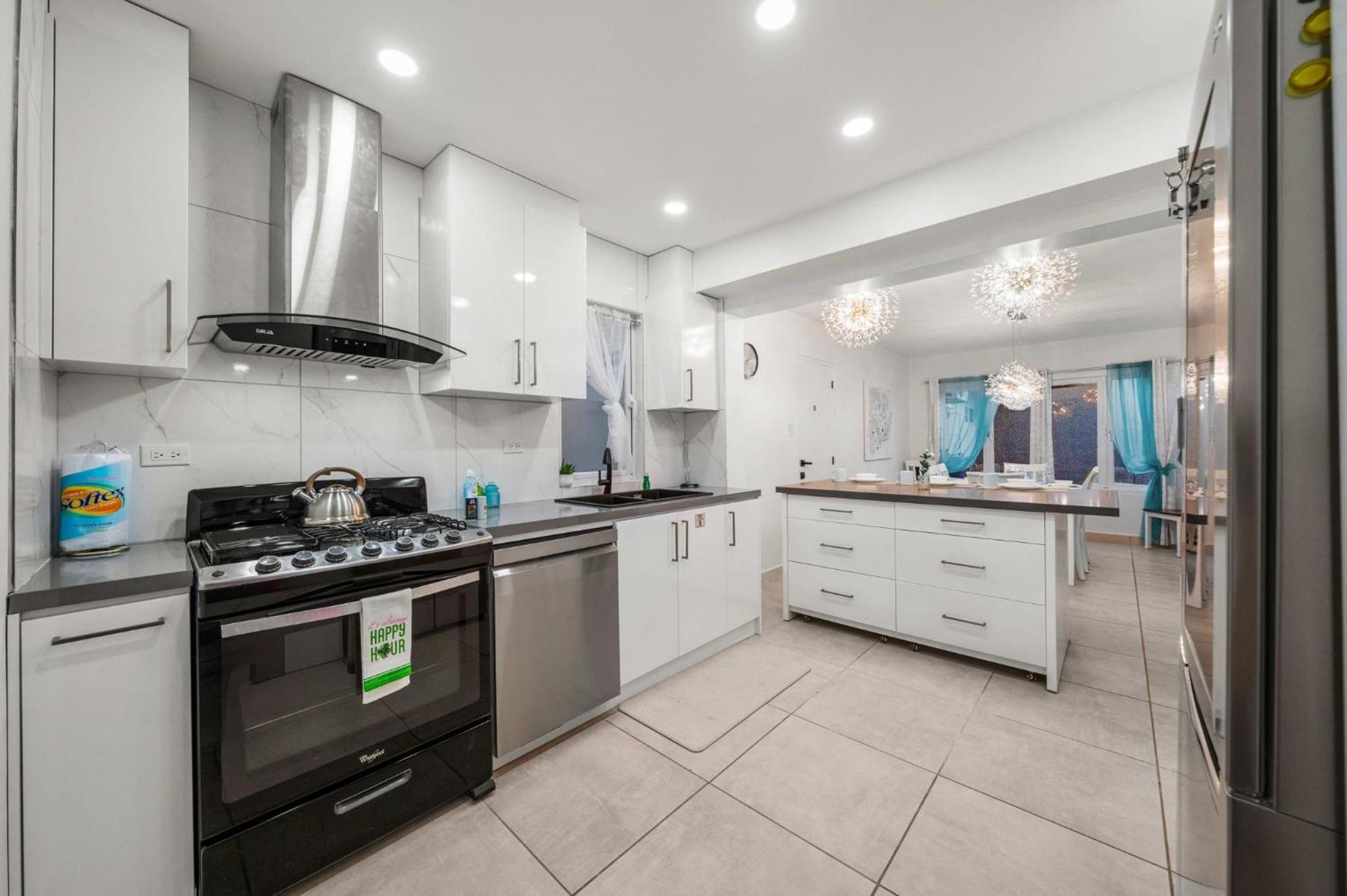 Three-Bedroom House photo 2