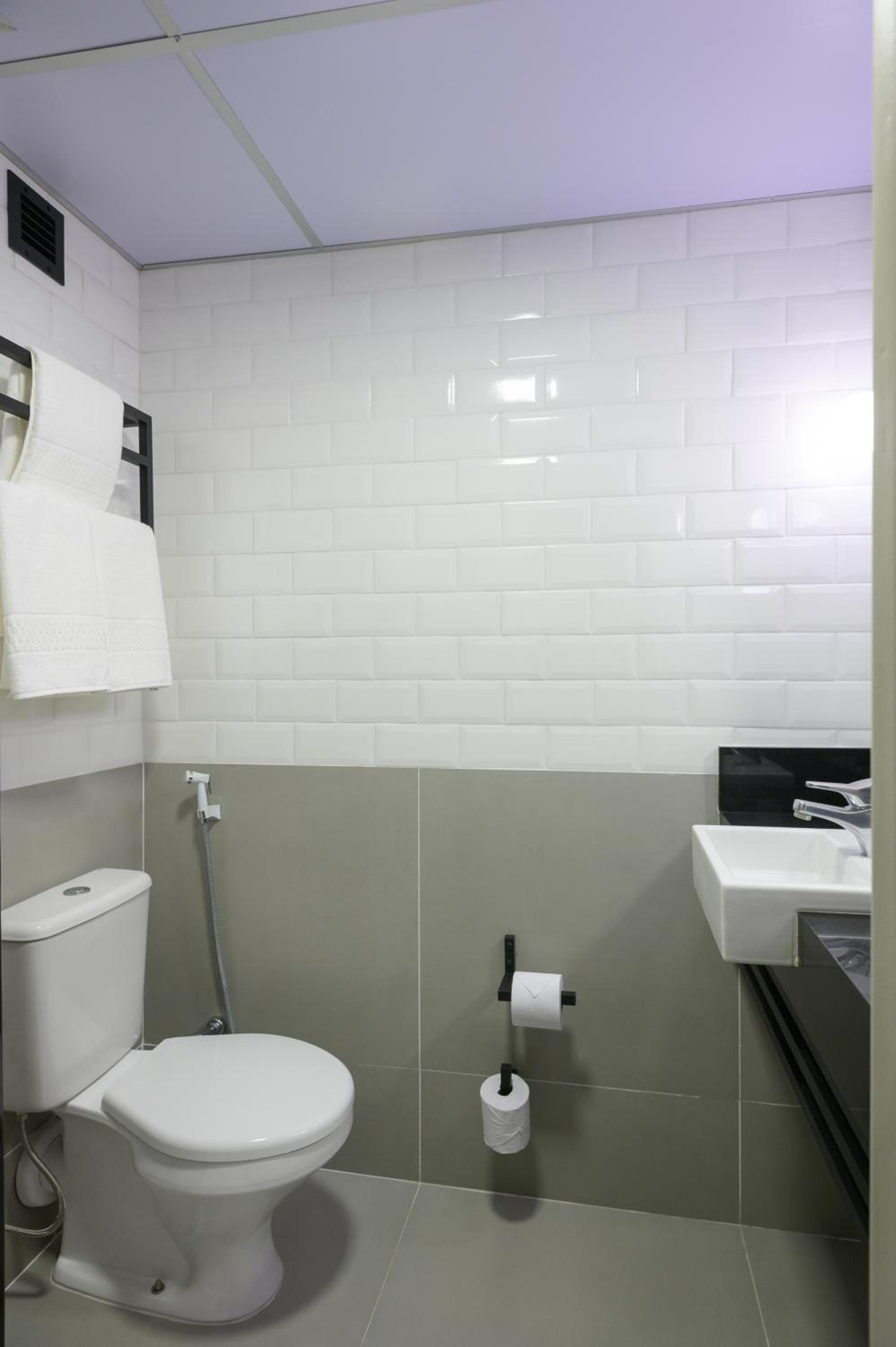 Room with a Double Bed and One Single Bed photo 2