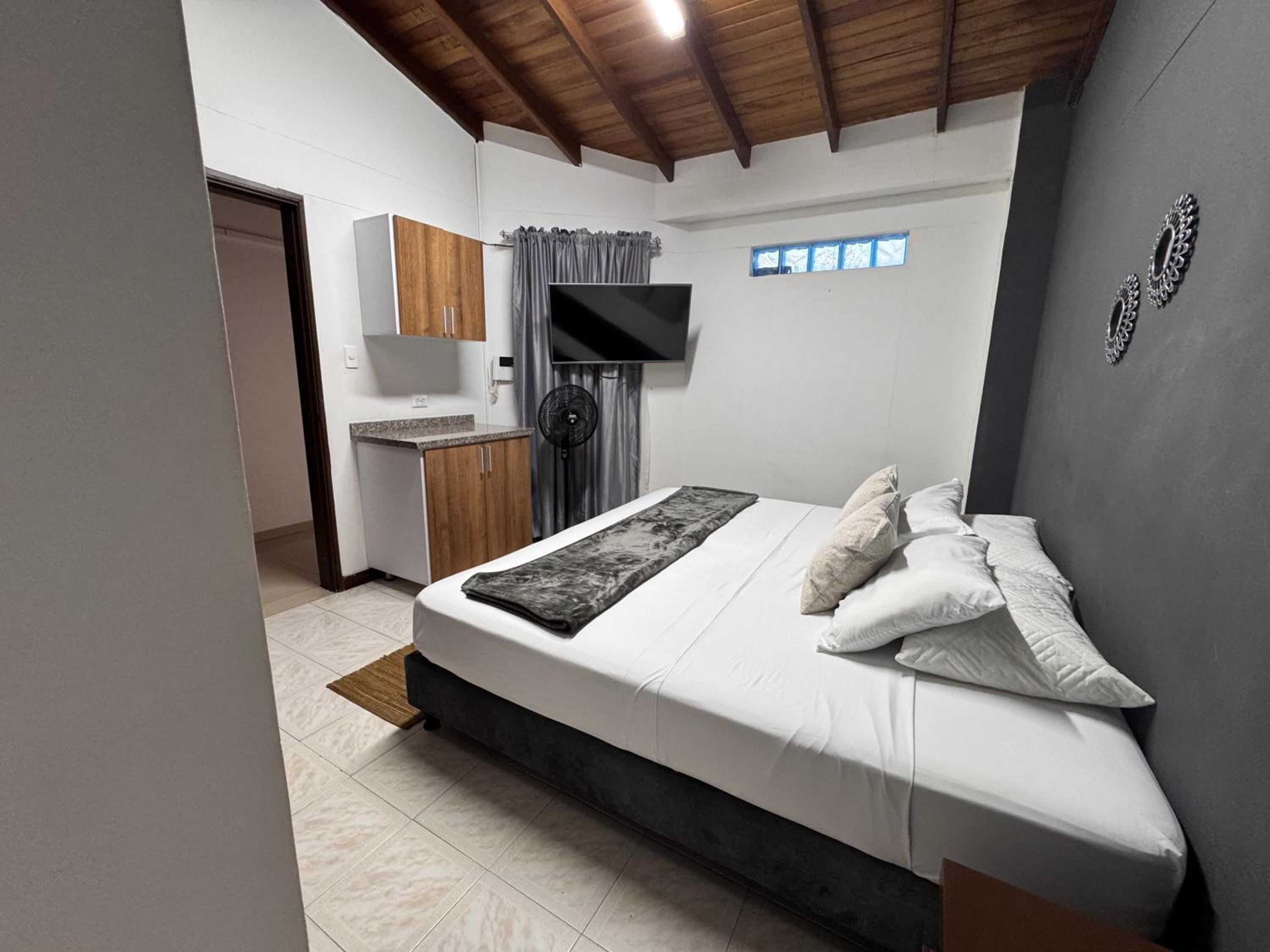 Double Room with Private Bathroom photo 2
