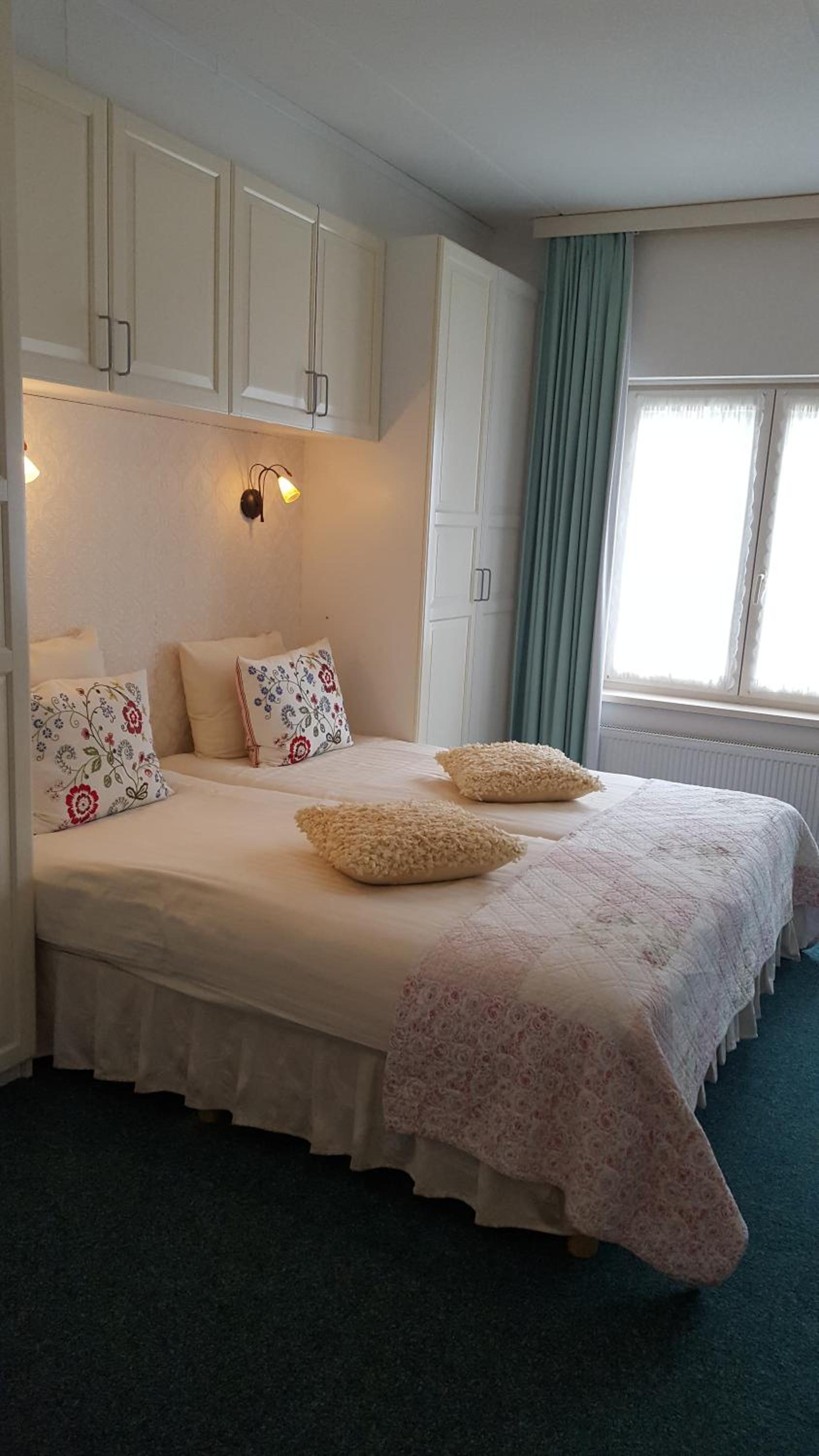Deluxe Twin Room photo 3