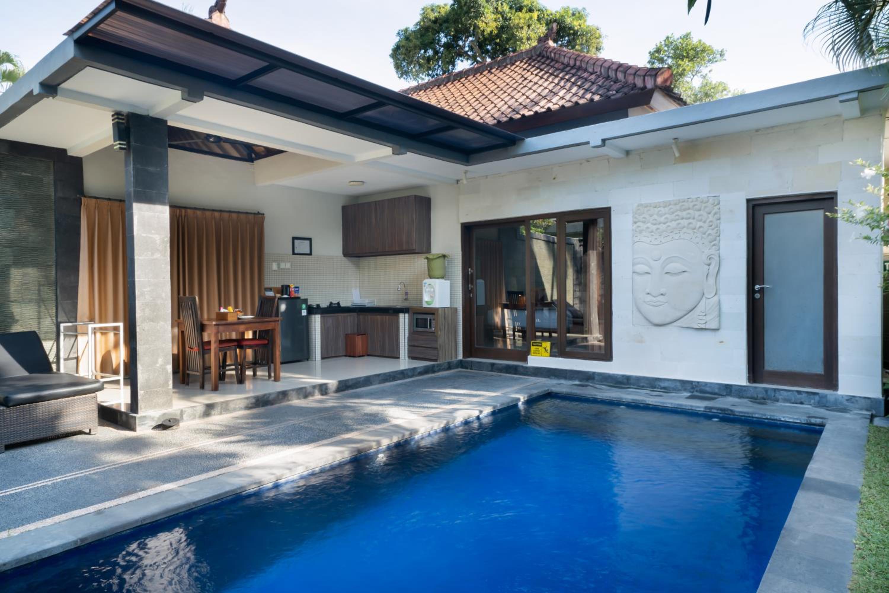 Villa with Garden View