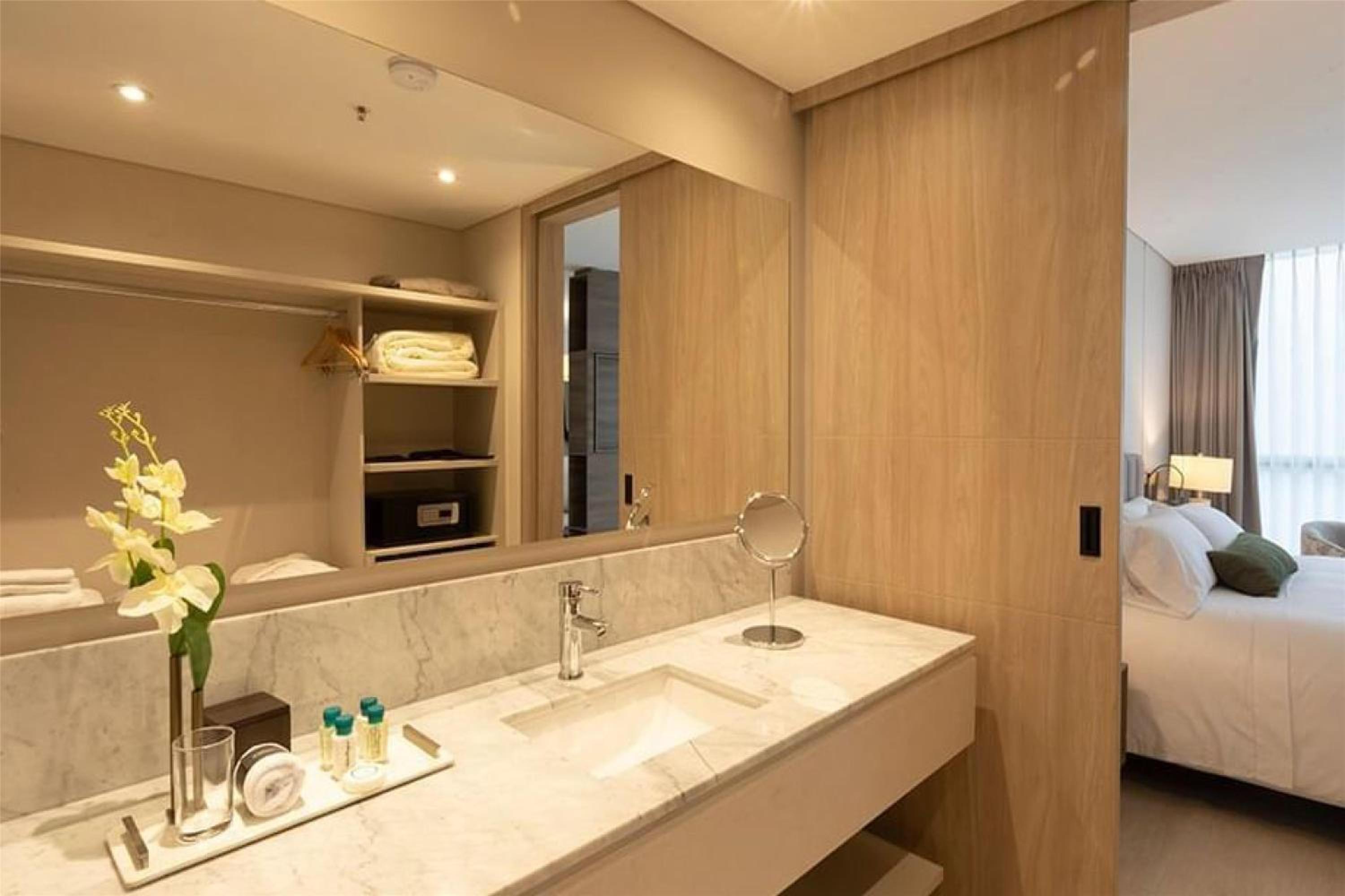 King Junior Suite with Terrace and Kitchen - Photo 4