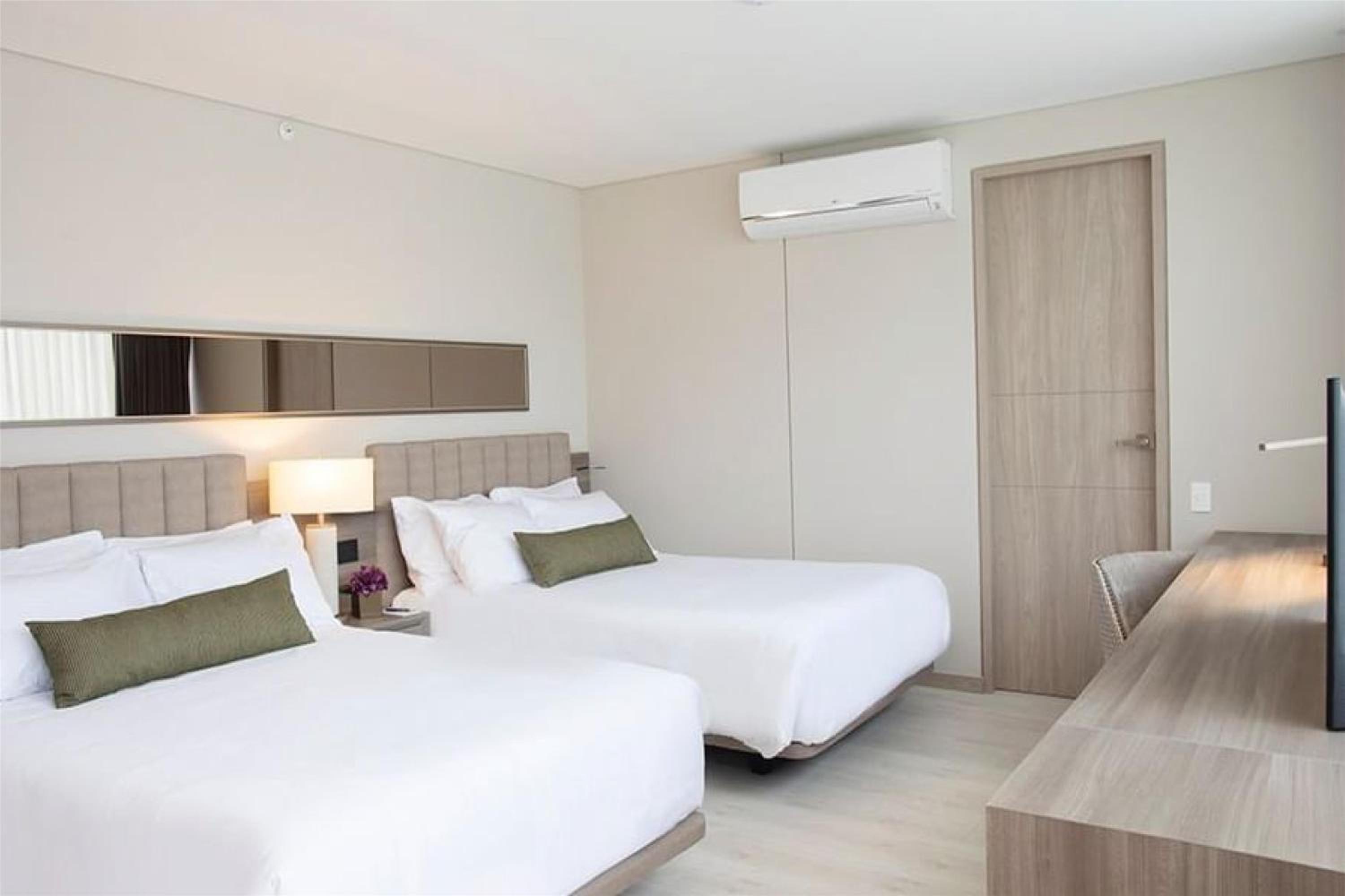 Studio with Two Double Beds and Kitchenette - Photo 2