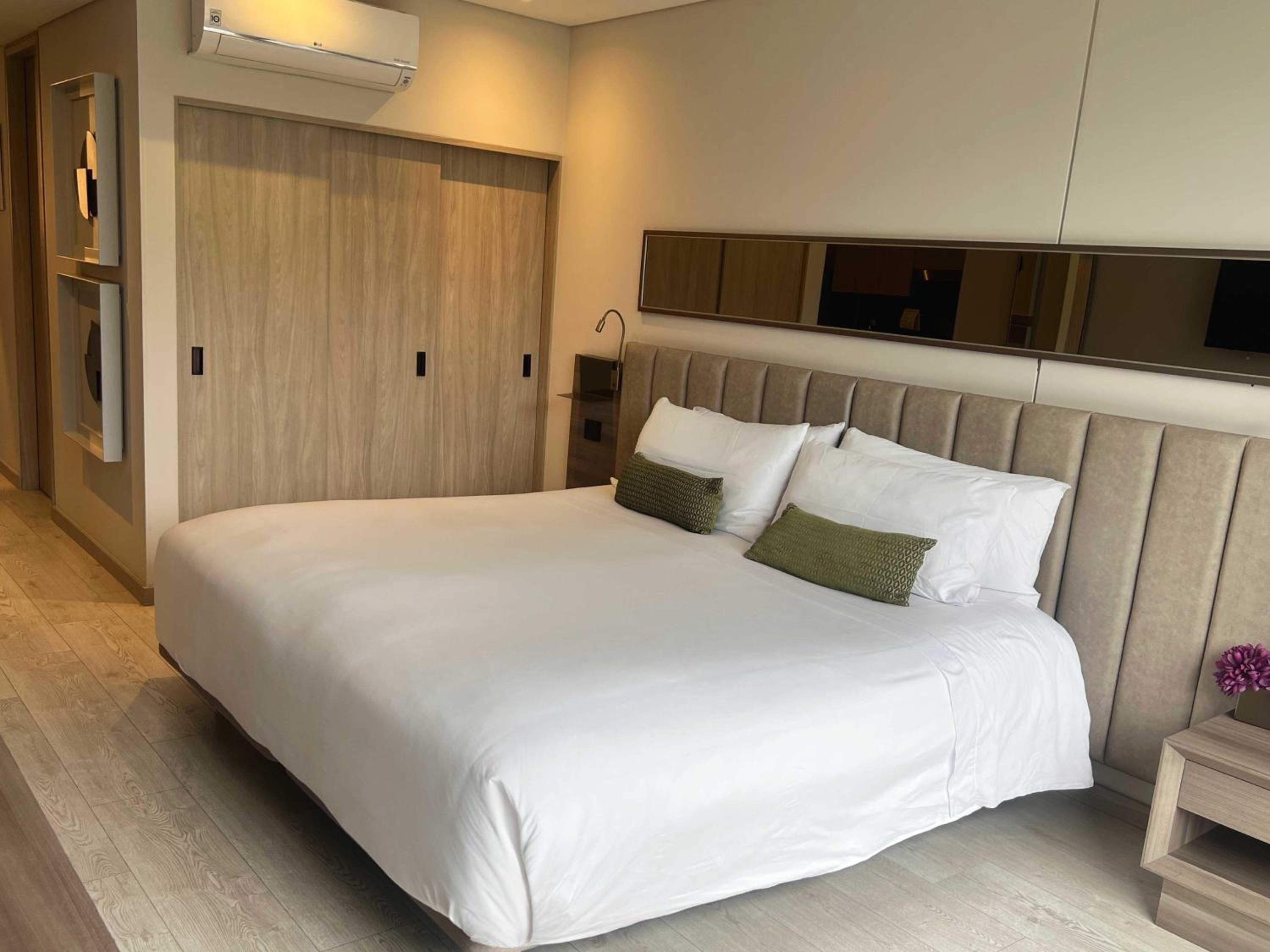 Superior King Room with Kitchenette - Photo 4