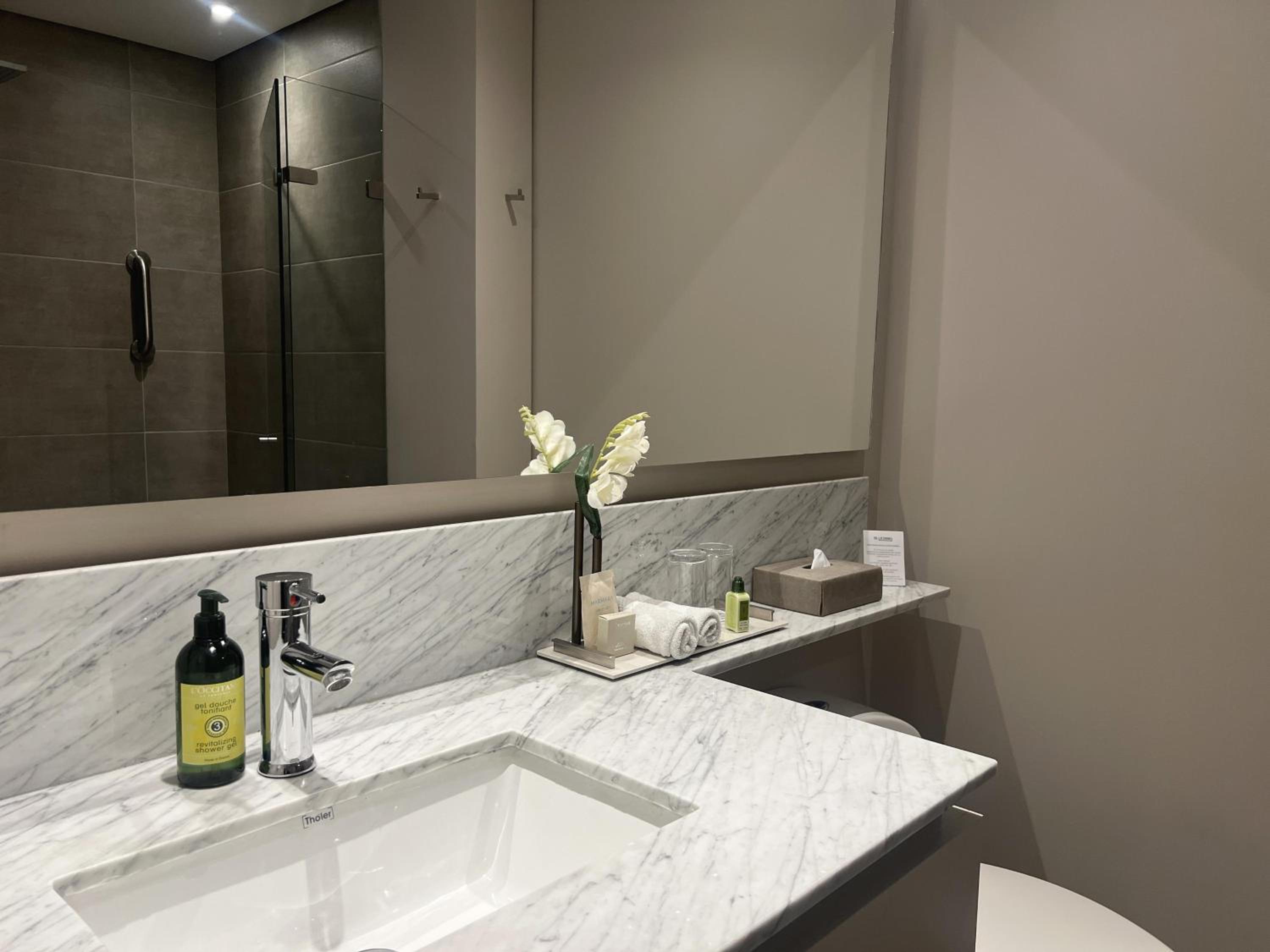 Superior King Room with Kitchenette - Photo 7