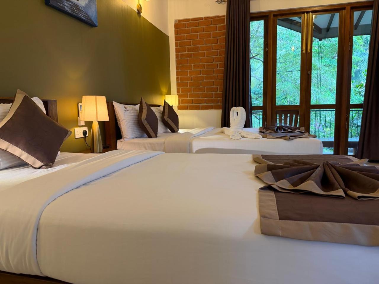 Superior King Suite photo 1