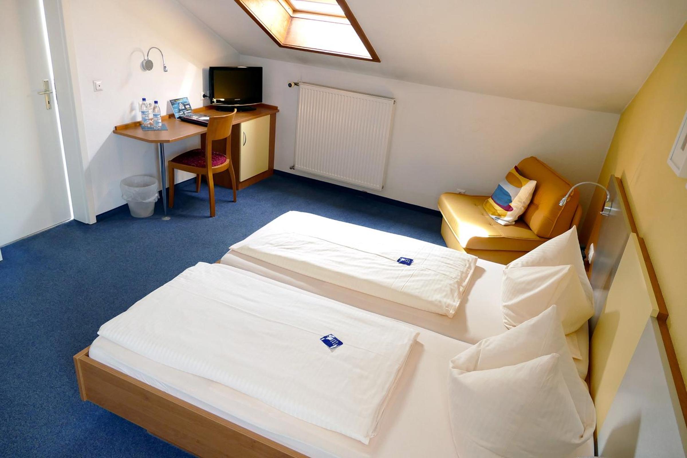 Double or Twin Room - Photo 2