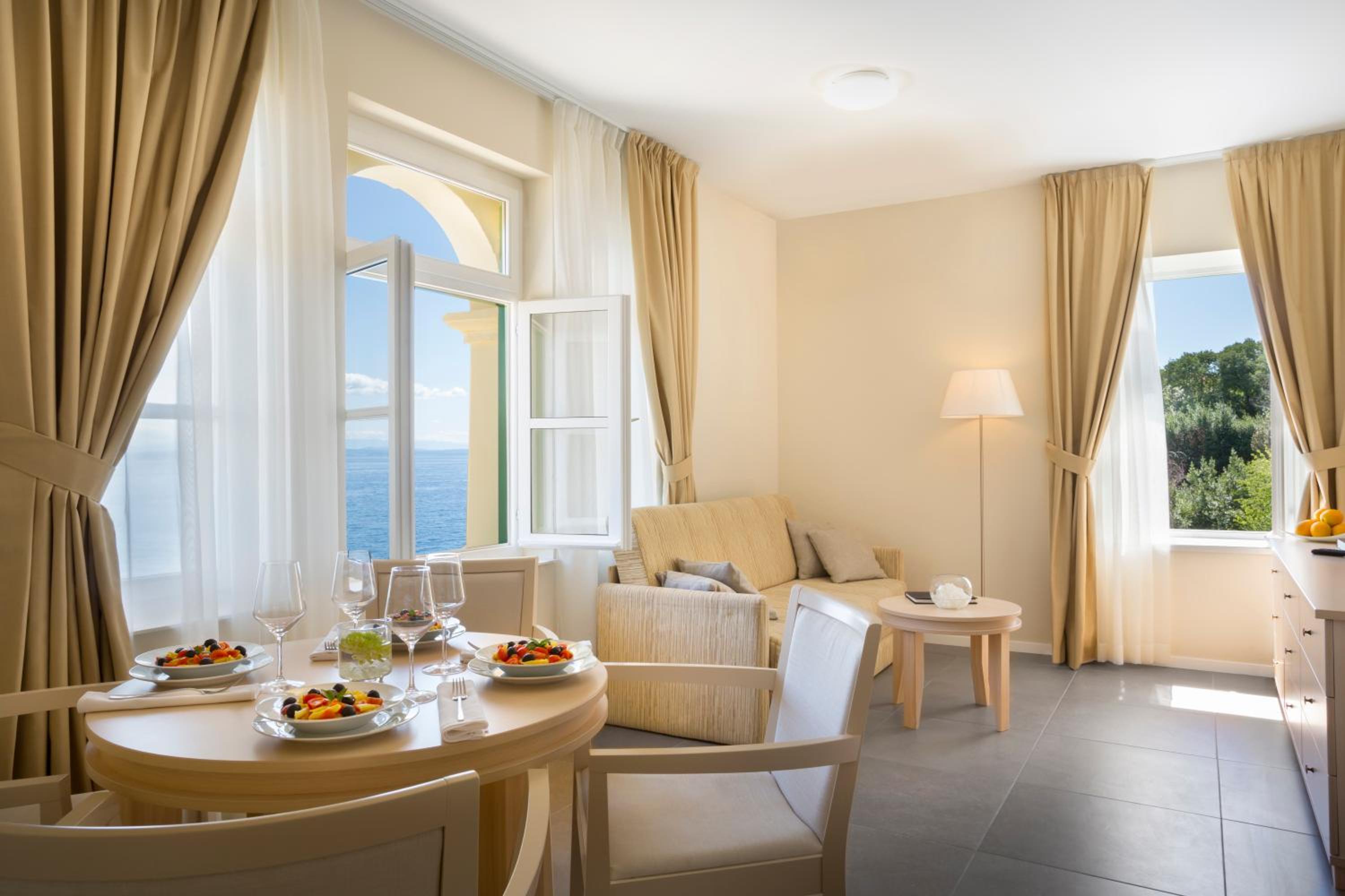 One-Bedroom Apartment with Sea View