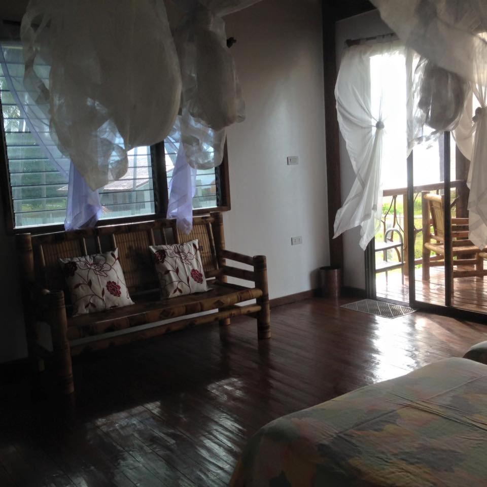 Family Room with Side Sea View - Photo 1