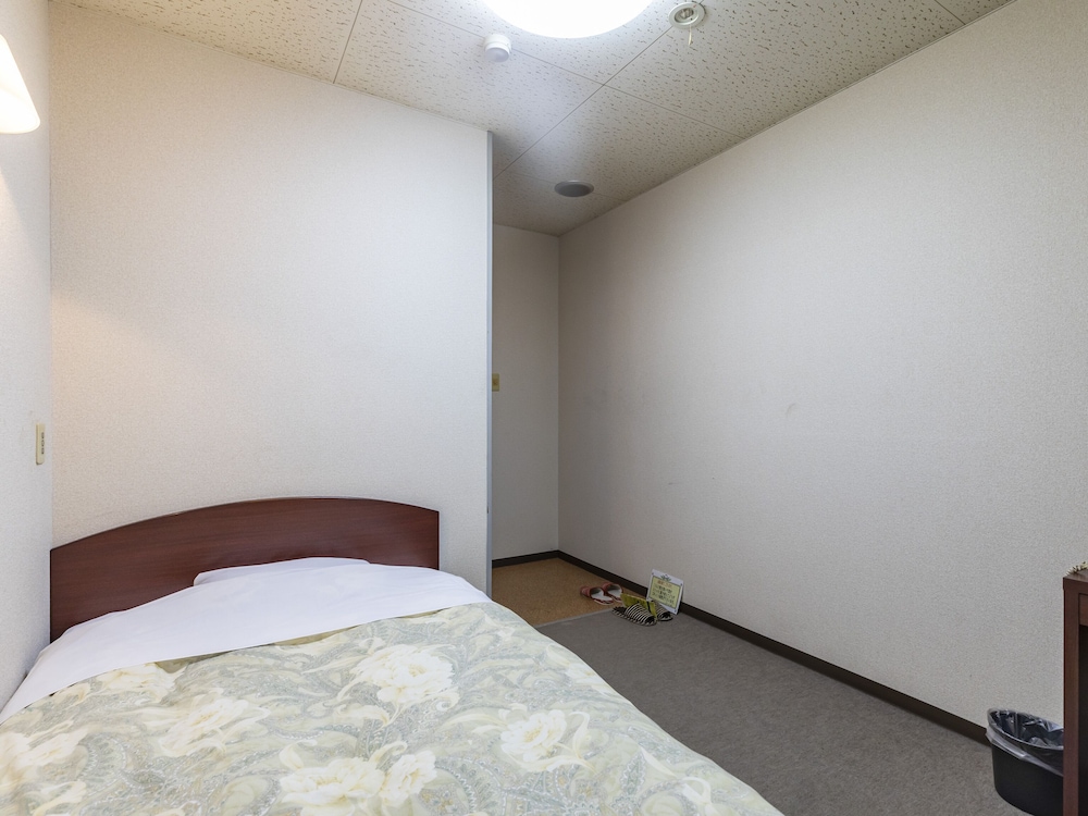 Single Room with Shared Bathroom, Smoking photo 3