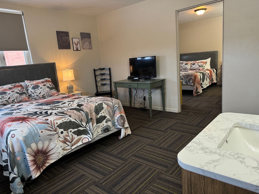 Standard Double Room, 2 Queen Beds photo 1