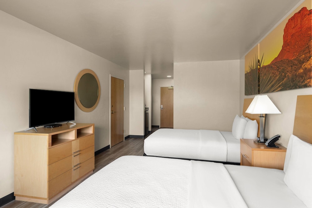 Double Room, 2 Double Beds, Accessible