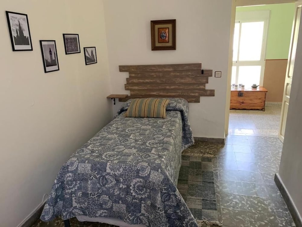 Basic Single Room photo 3