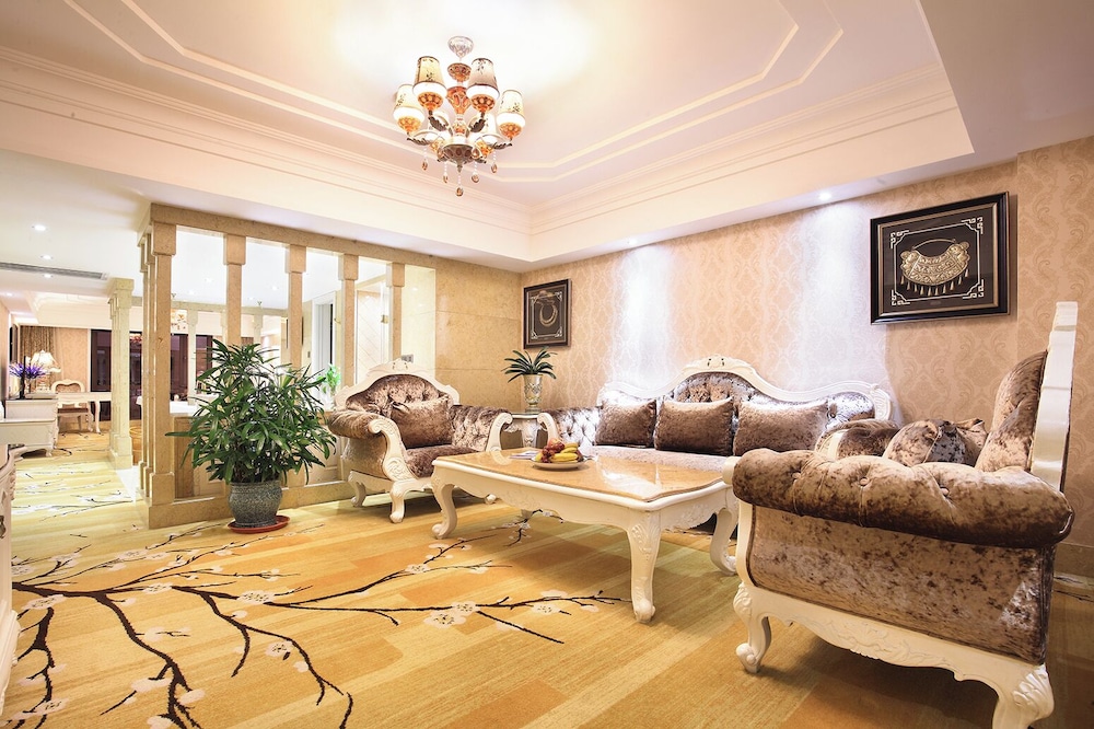 Suite with Mountain View